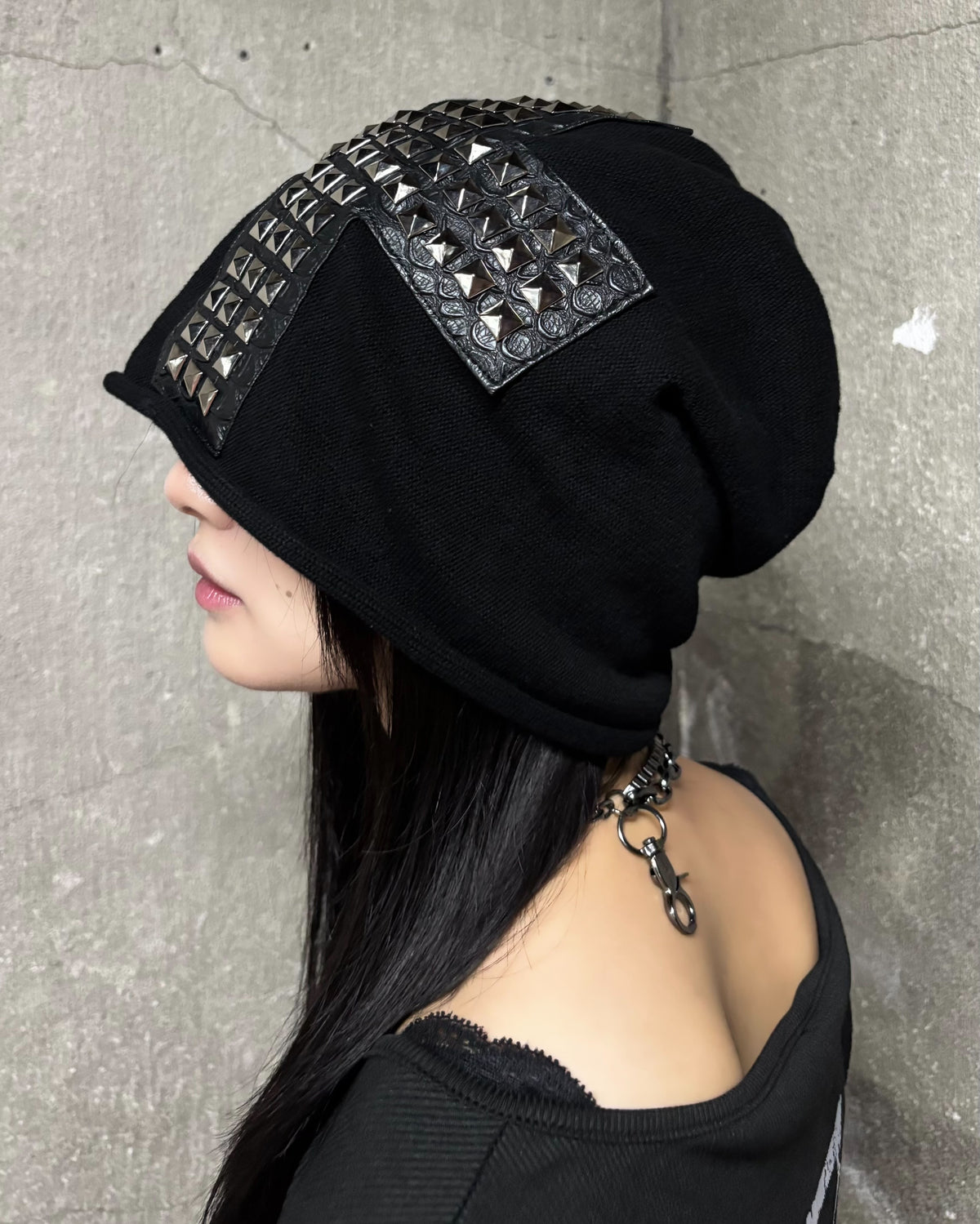 国際配送【Never mind the XU】CROSS STUDDED BEANIE