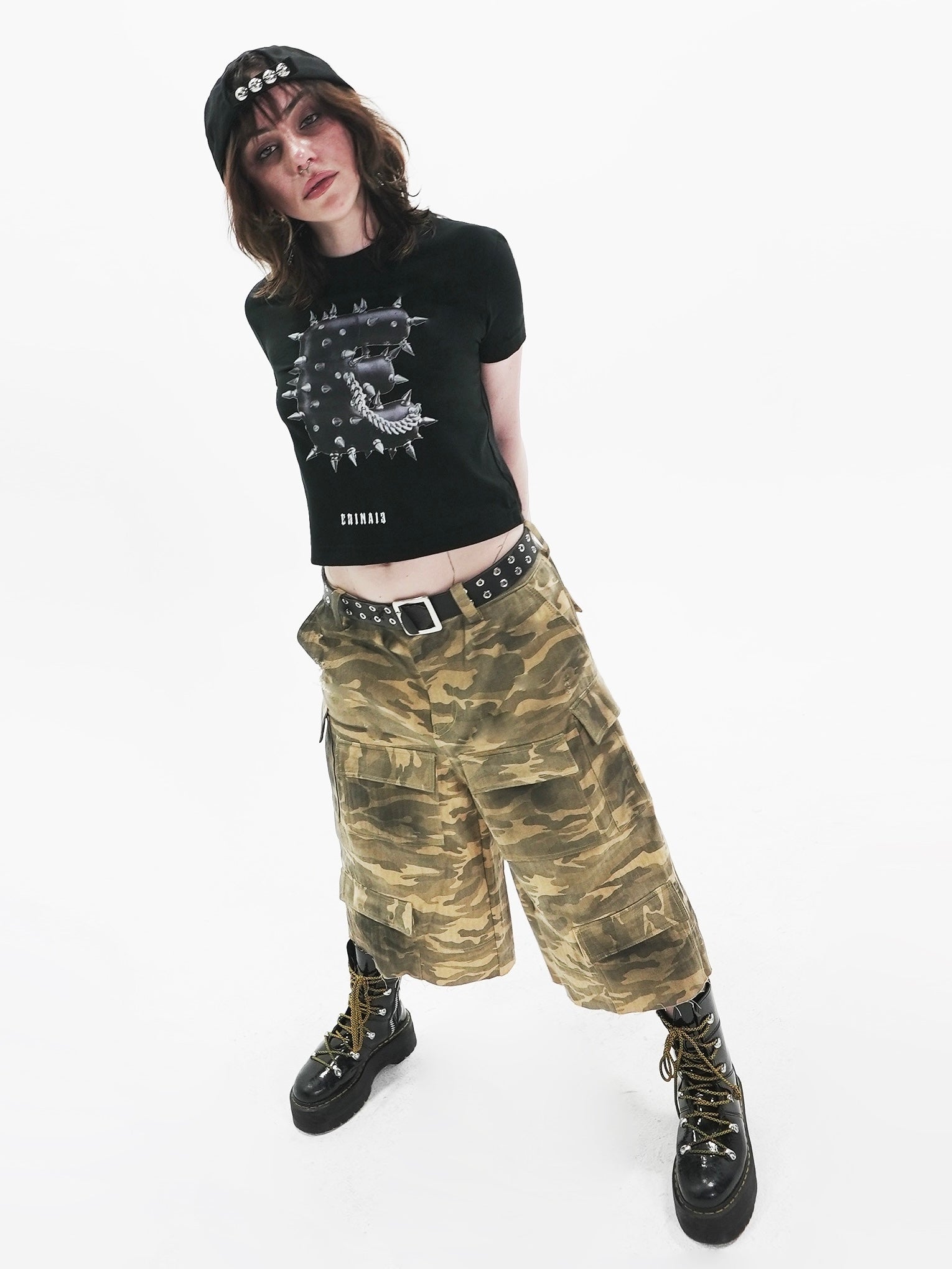 【E RIN AI E】DISTRESSED CAMO CARGO BERMUDA PANTS