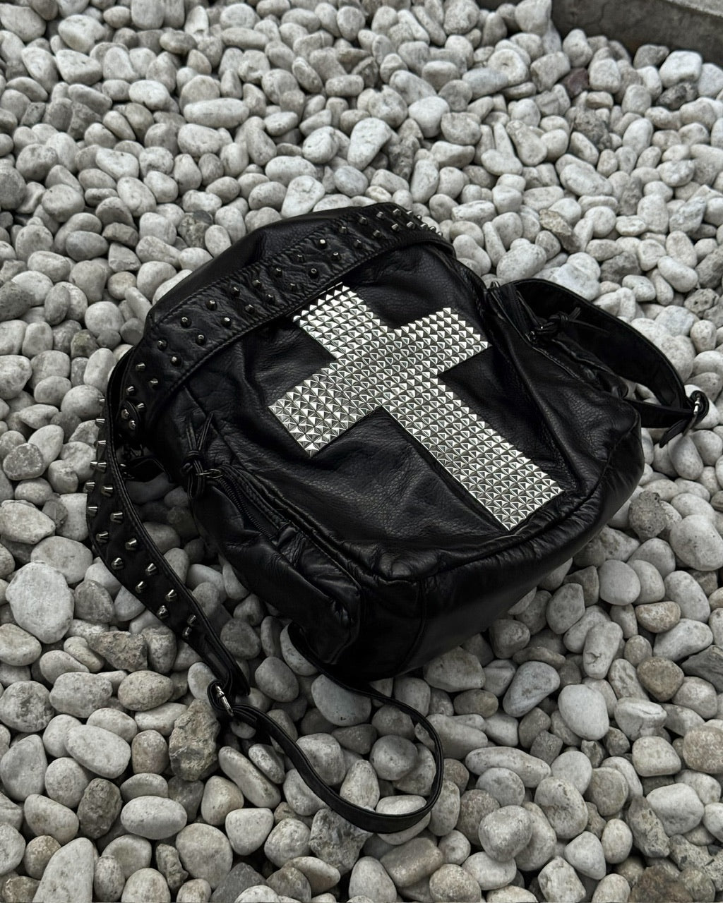 国際配送【Never mind the XU】STUDDED CROSS 2WAY BACKPACK