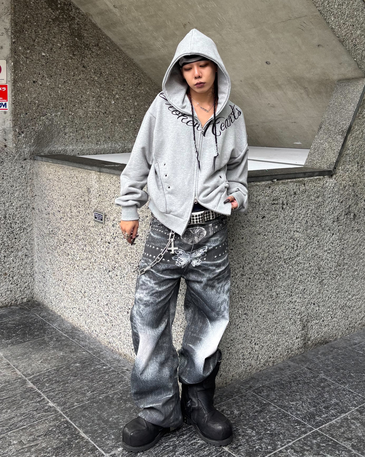 受注制【Never mind the XU】SCRIPT EYELET ZIP HOODIE (3color)