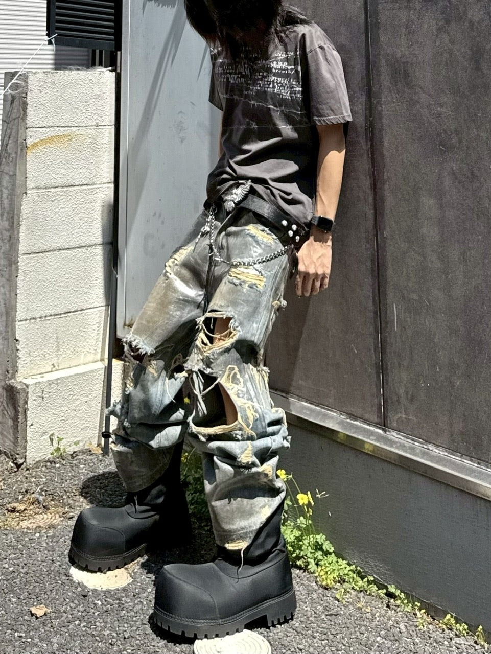国際配送【Never mind the XU】barbed wire destroyed T-shirts