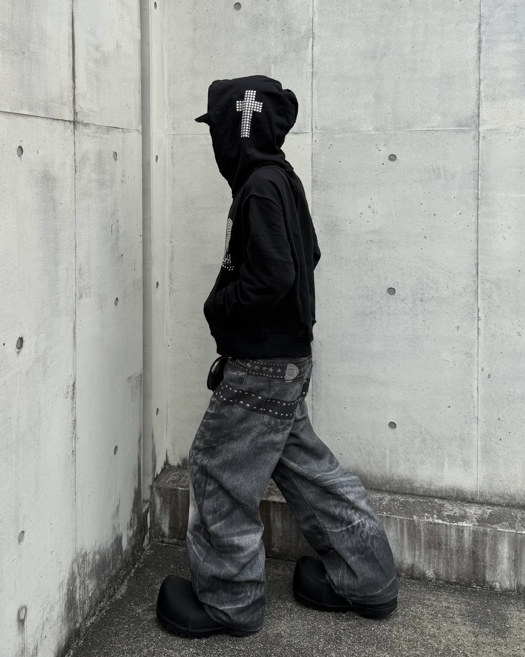 国際配送【Never mind the XU】belt print wide curved denim Pants