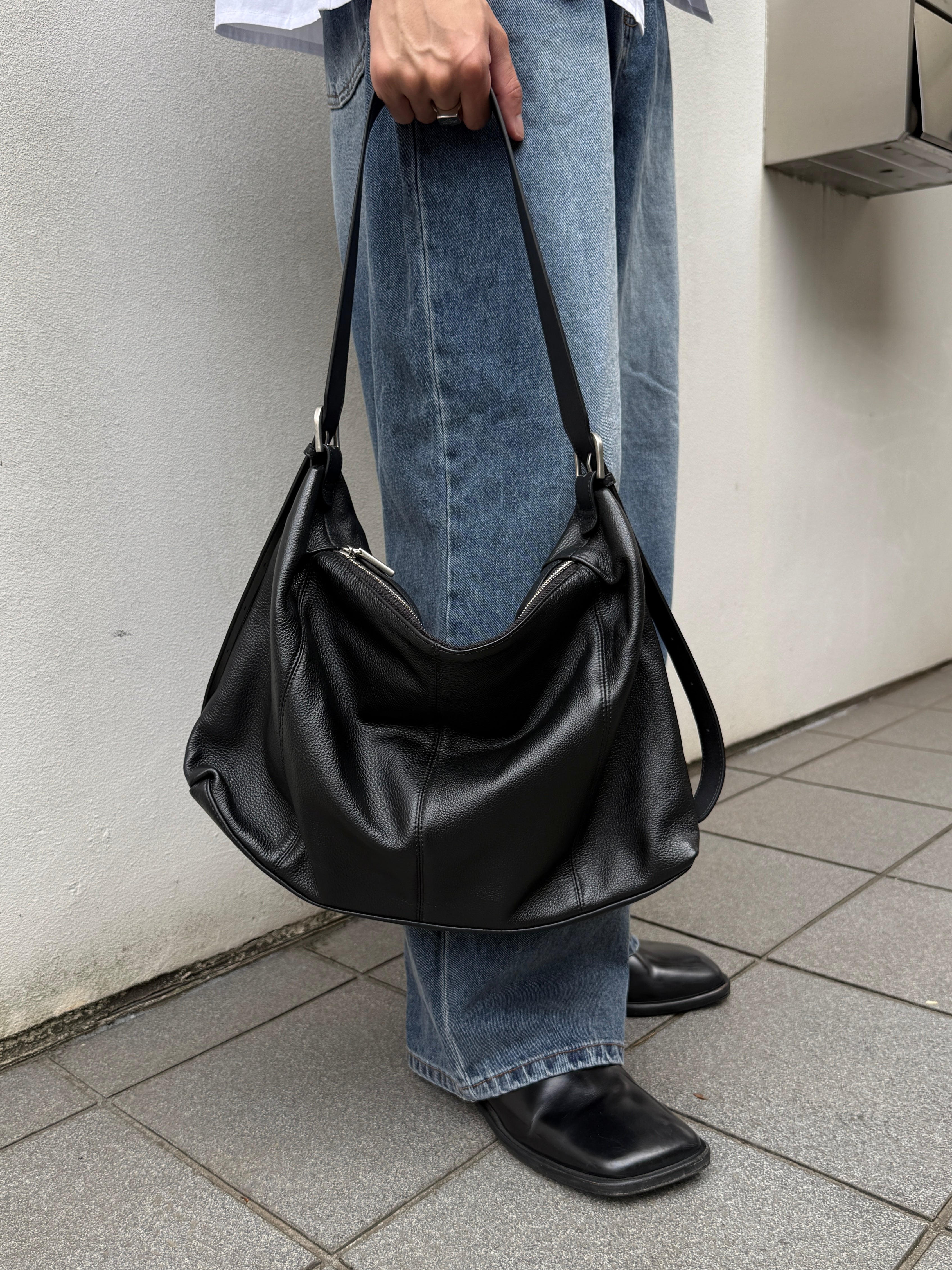 東京店WEB限定受注制【Chikashitsu +】cow leather cross bag (2color)