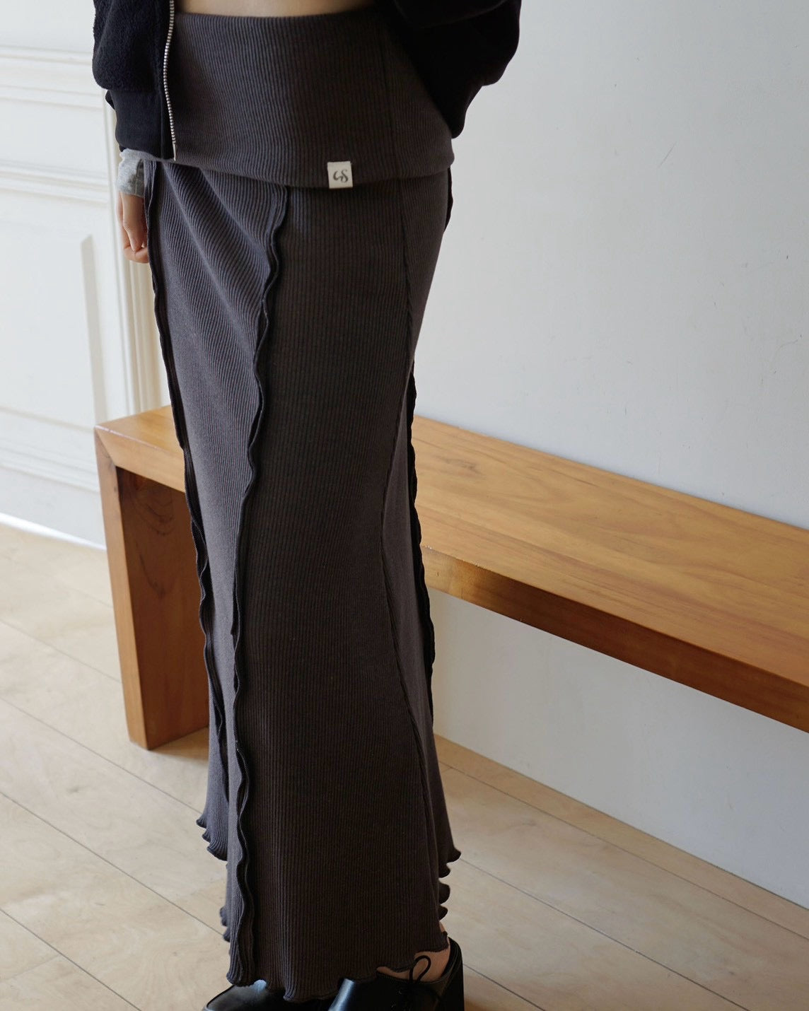 【Uglyshadow】RIBBED LONG SKIRT