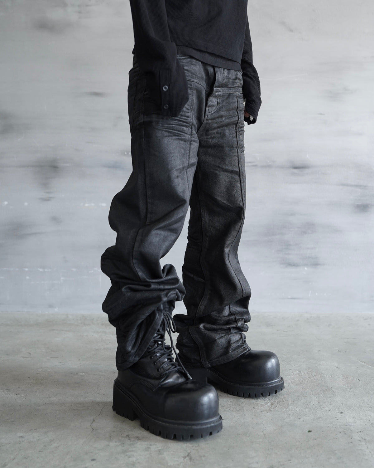 【CHIKASHITSU PLUS HIGH】Linear coating denim flare pants