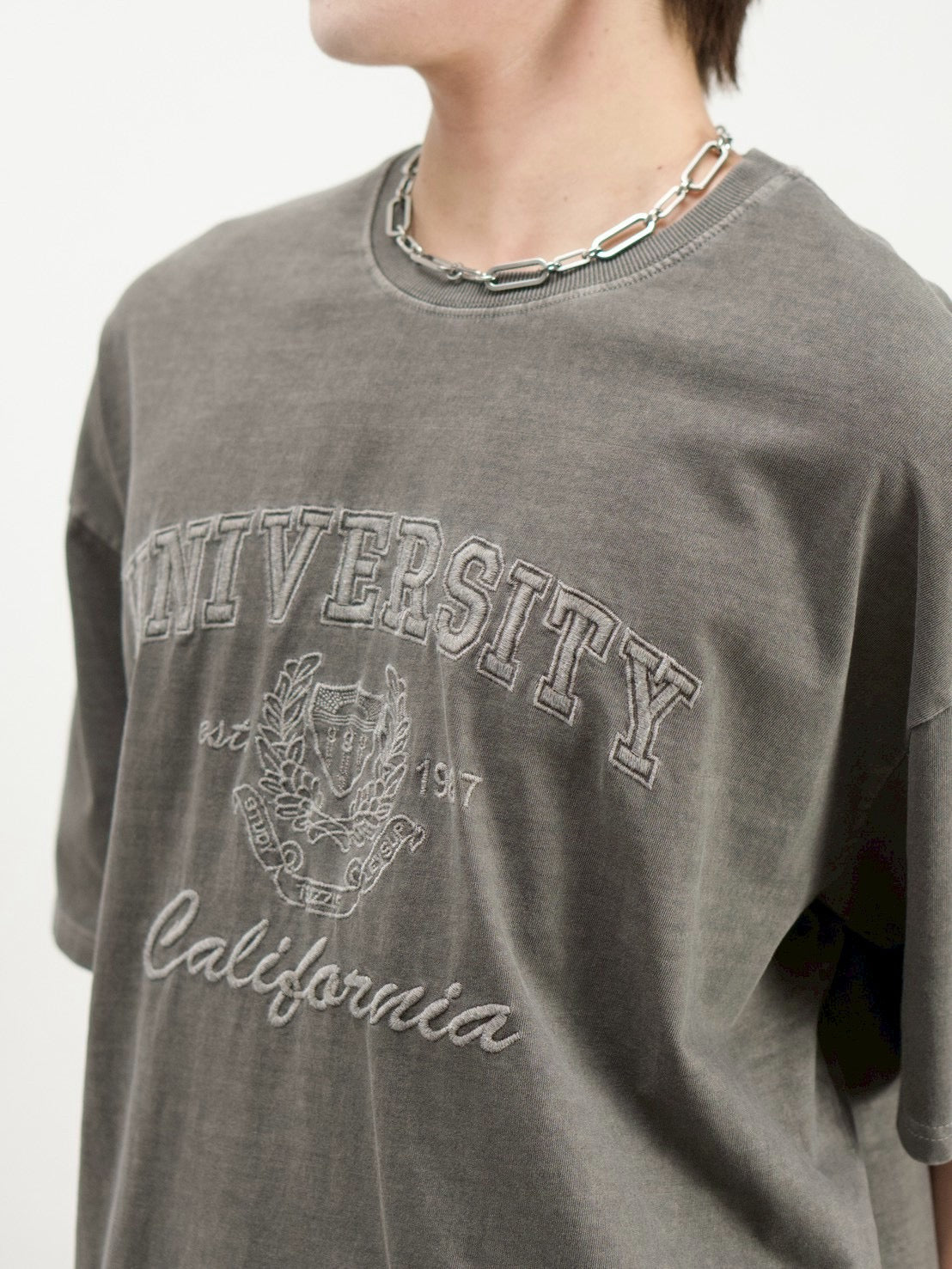 受注制【Chikashitsu +】pigment university t-shirt (3color)