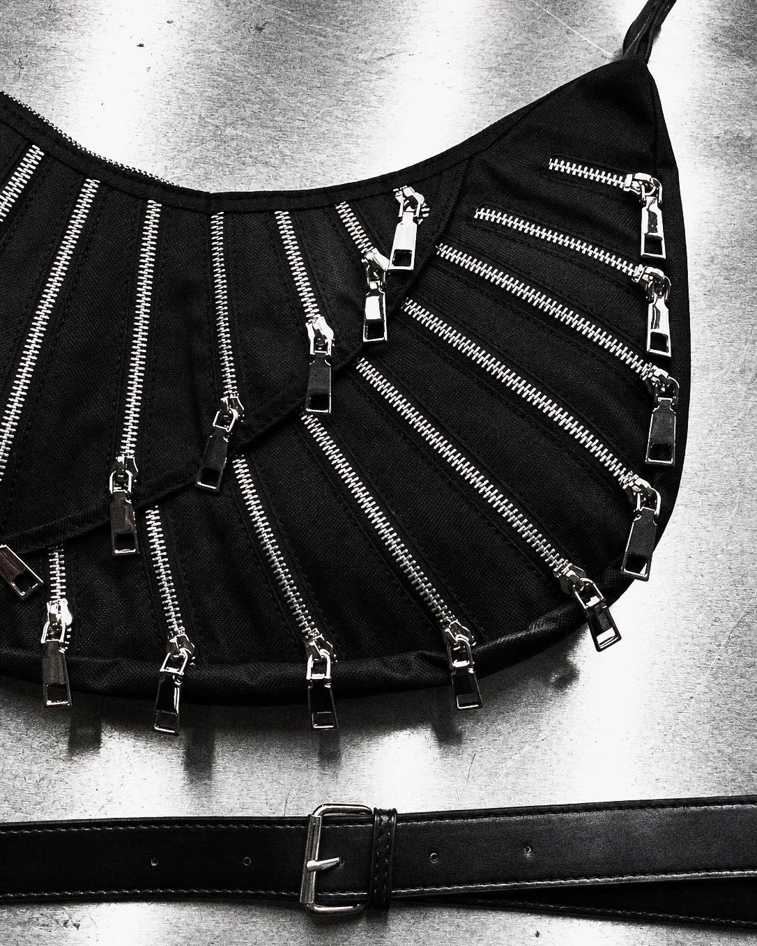 【YIKAI LABORATORY】EXOSKELETON ZIPPER BAG