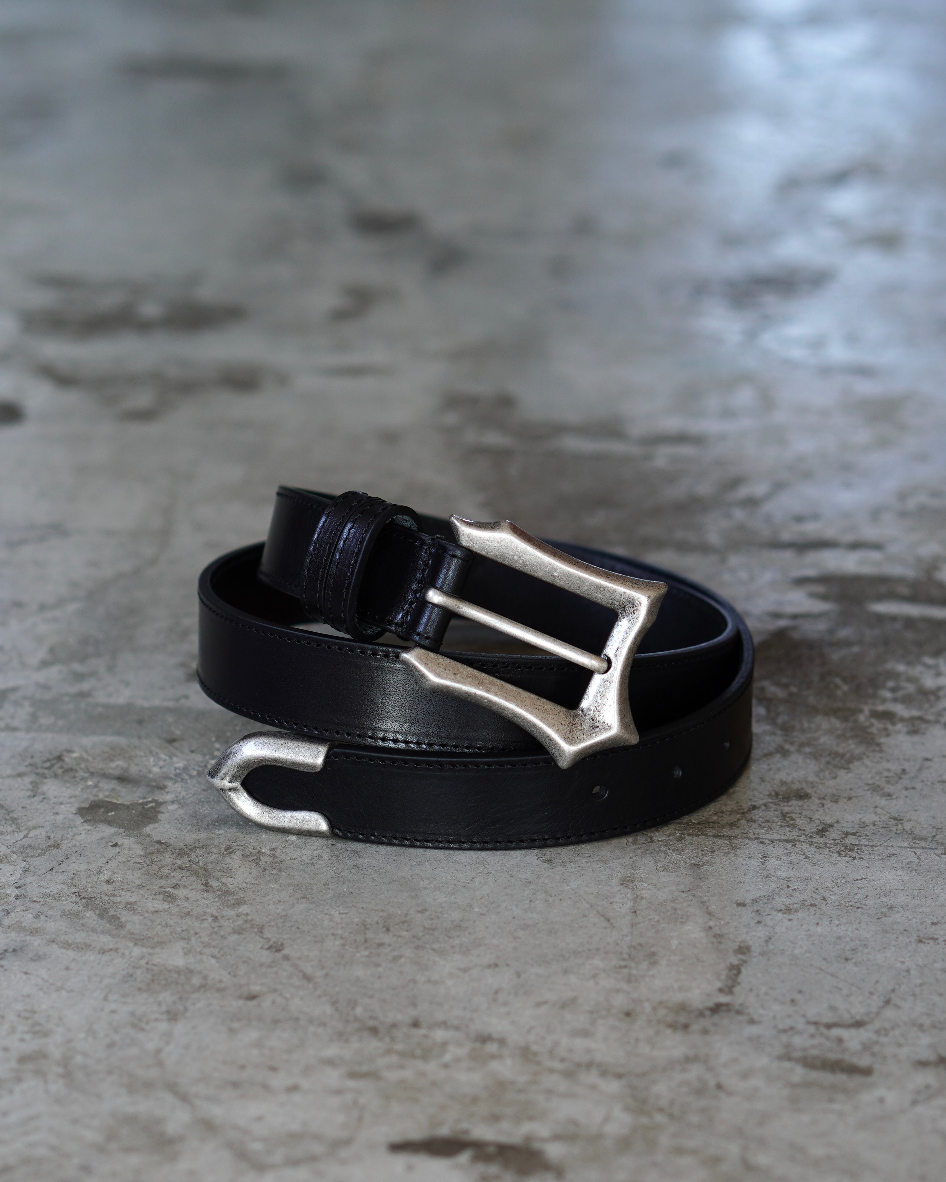 【CHIKASHITSU PLUS HIGH】Gothic leather buckle belt