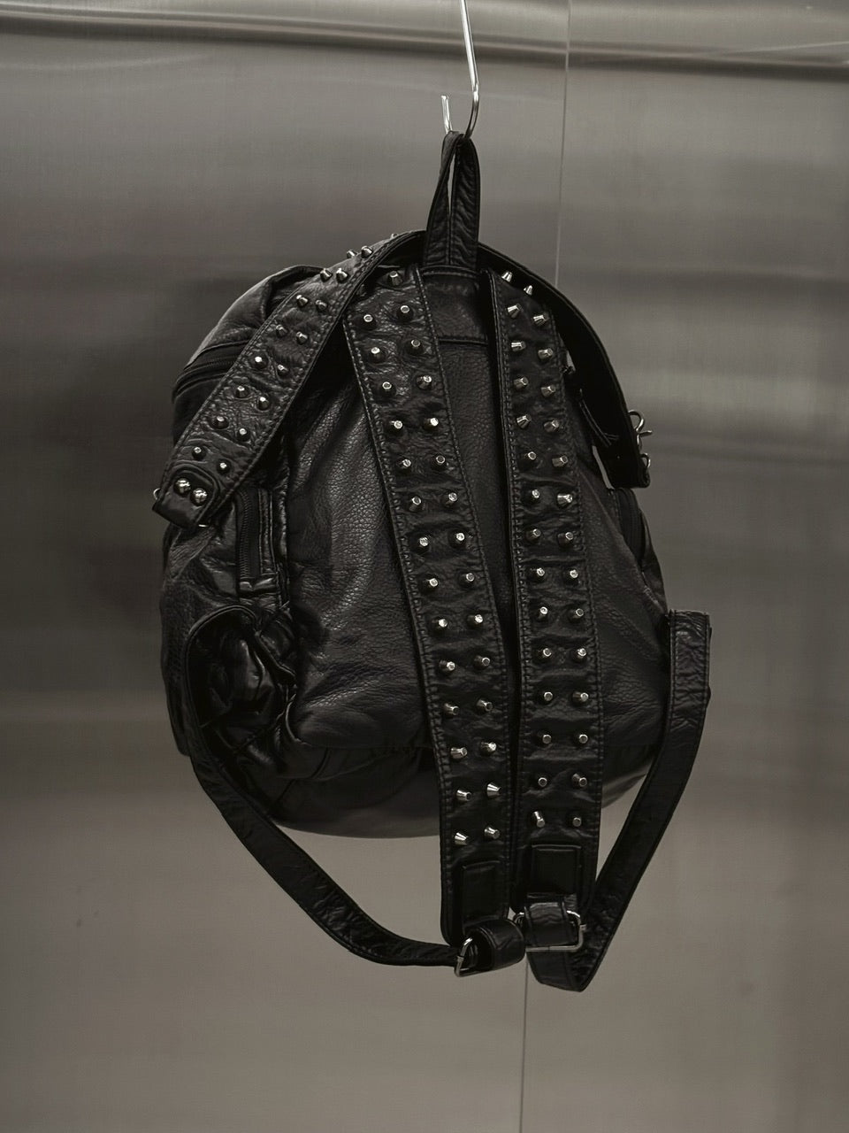 国際配送【Never mind the XU】STUDDED CROSS 2WAY BACKPACK