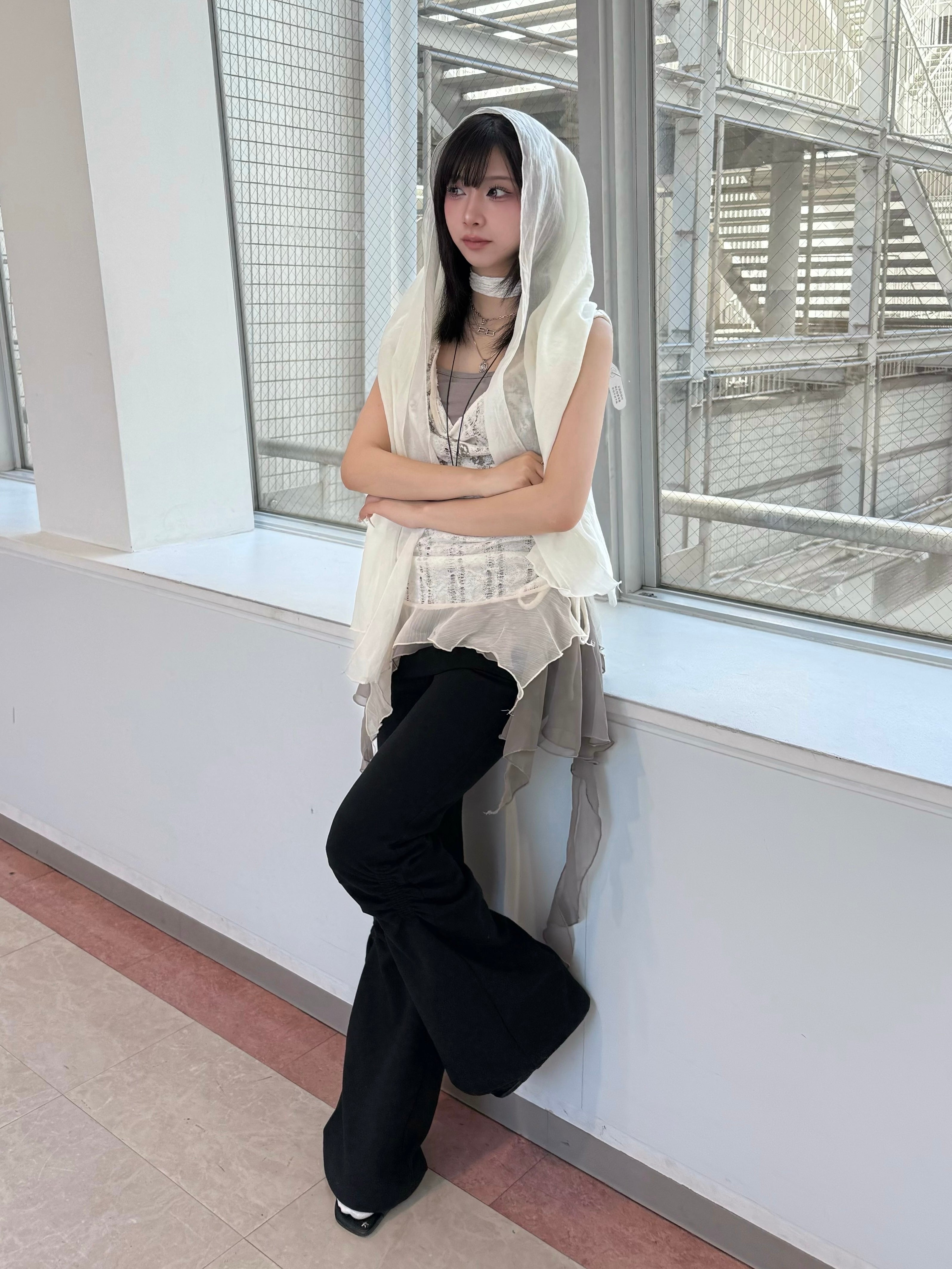 受注制【nmtc+】asymmetry wave strap camisole (2color)