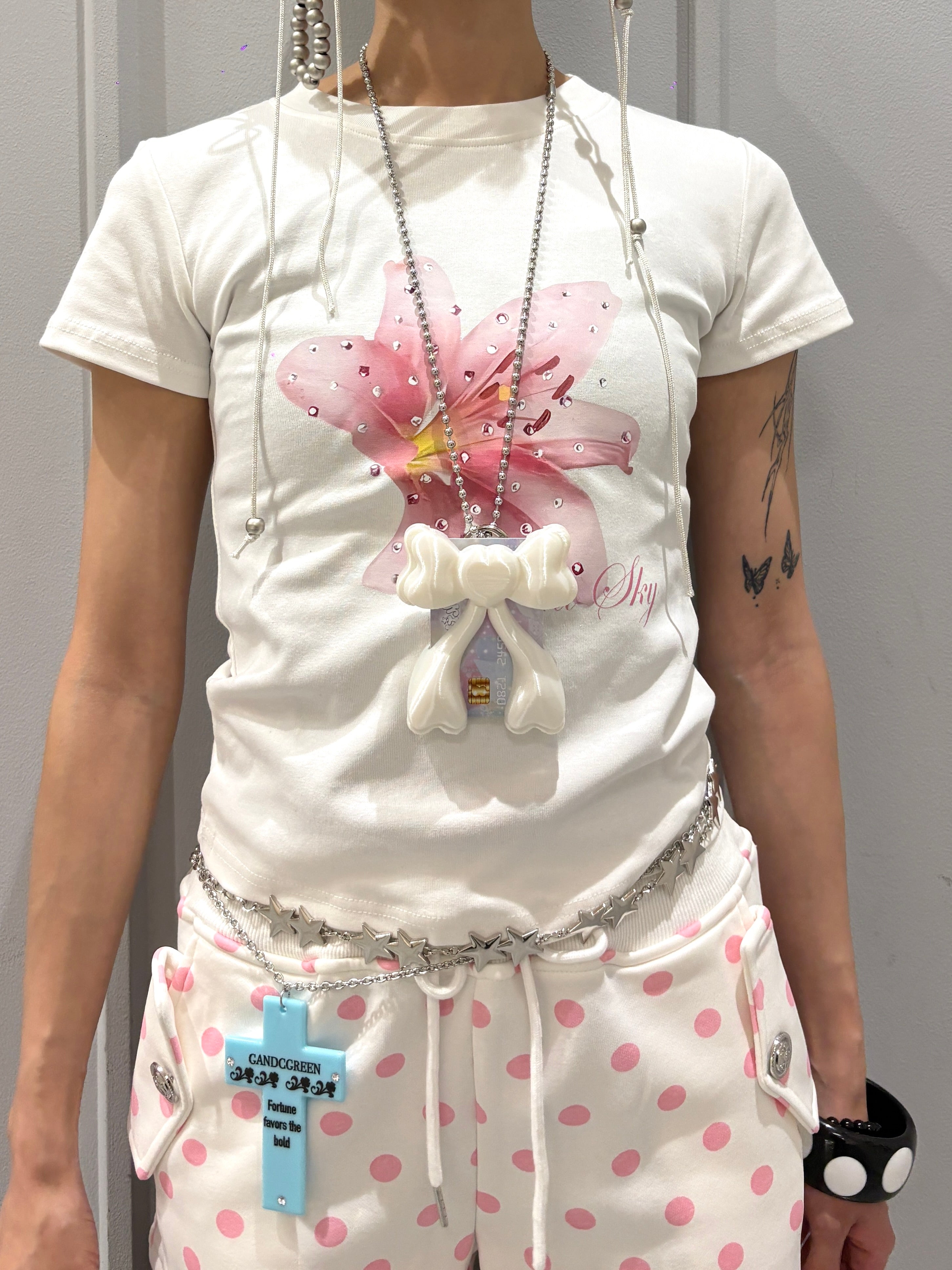 国際配送【Never mind the XU】flower rhinestone tee (3color)
