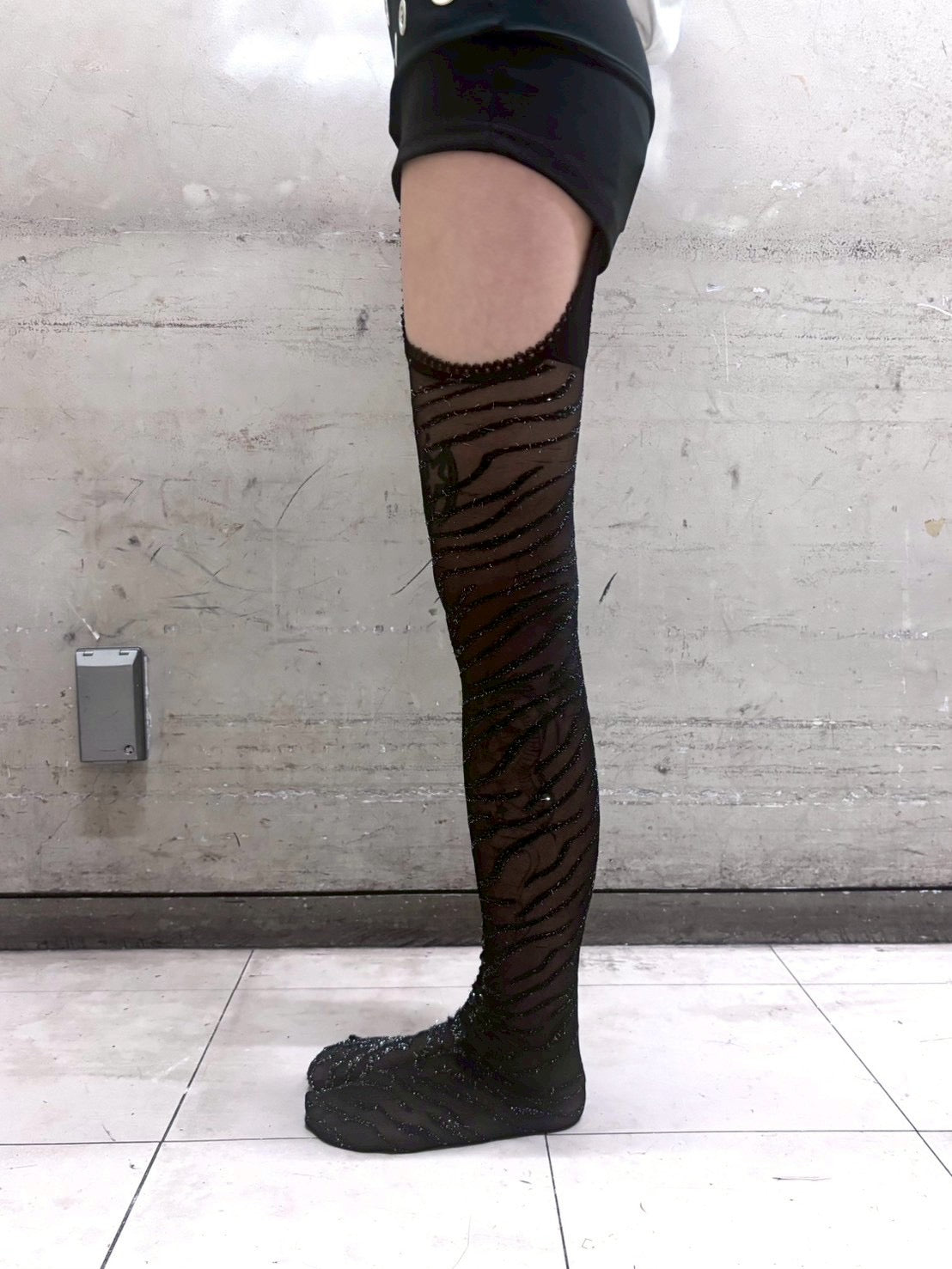 7/11 20:00発売　国際配送【BABY09】Glitter Zebra Garters