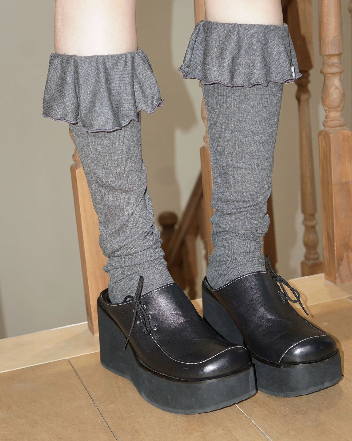 【Uglyshadow】RUFFLE LONG SOCKS