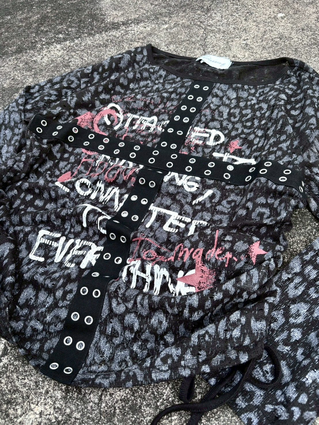 7/11 20:00発売　国際配送【BABY09】leopard off-shoulder punk tops