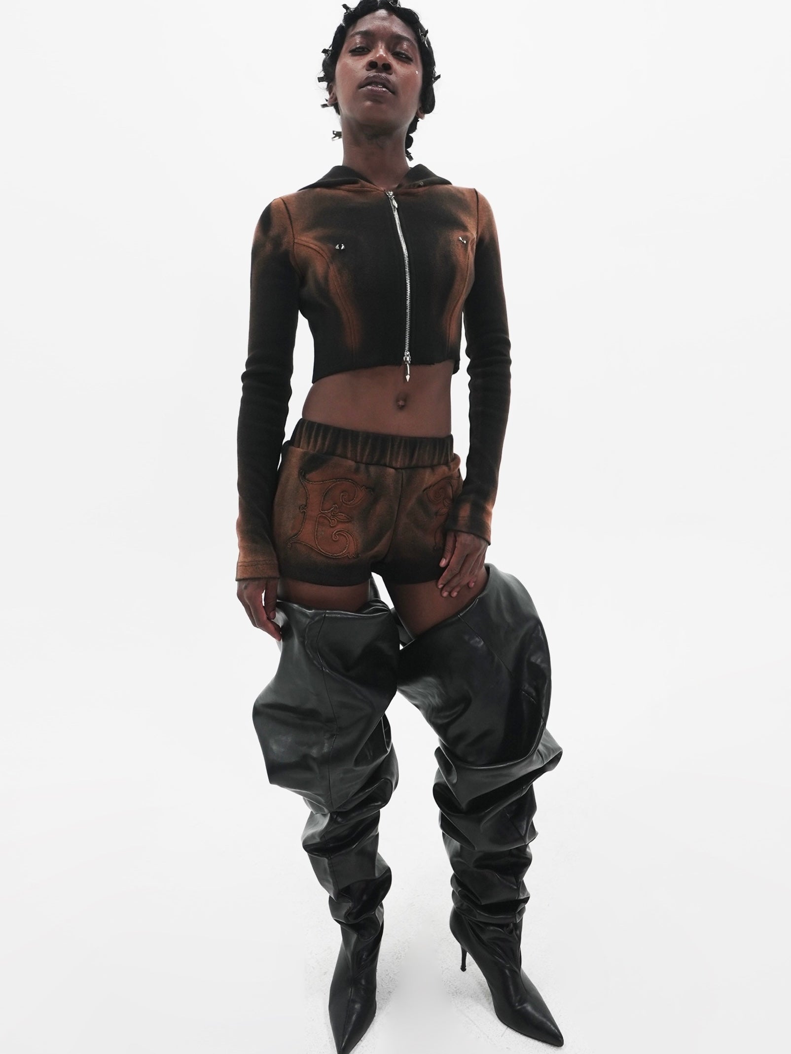 【E RIN AI E】PIERCED RUST CROP HOODIE ZIP UP