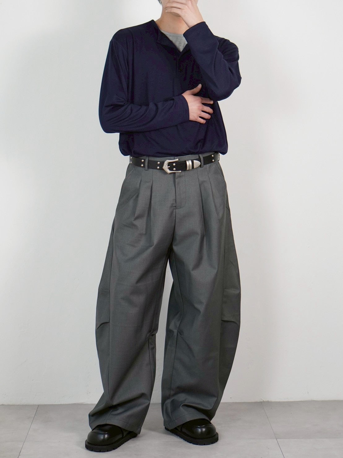 受注制【Chikashitsu +】2 tuck side design curve pants (3color)