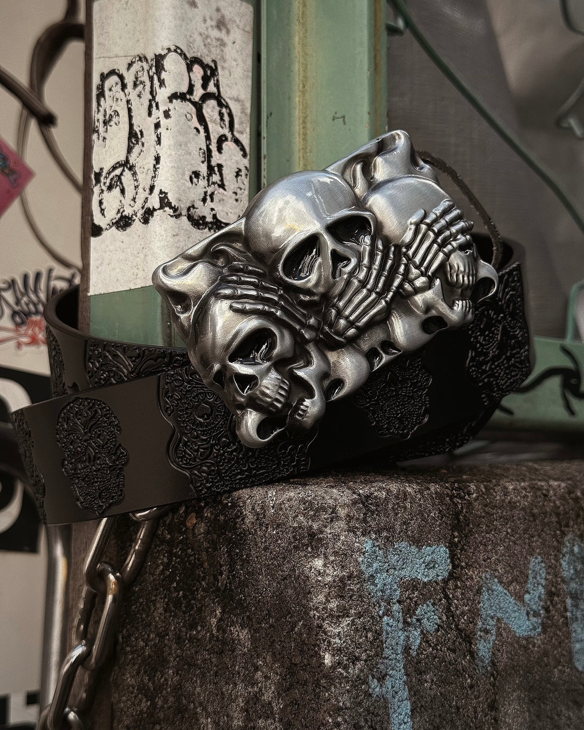国際配送【Never mind the XU】Skull Embossed Leather Belt
