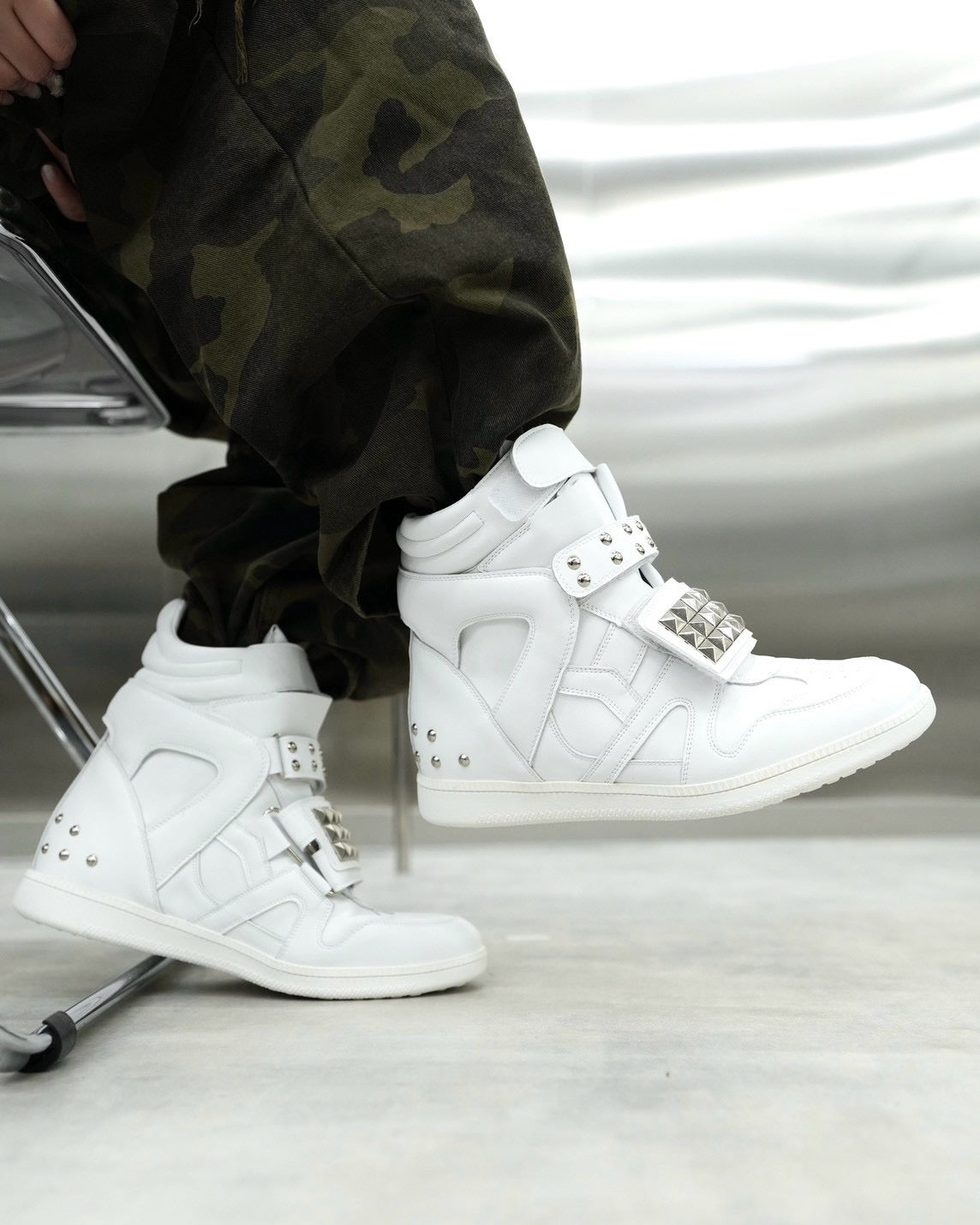 国際配送【Never mind the XU】Studs Wedge High Top Sneakers