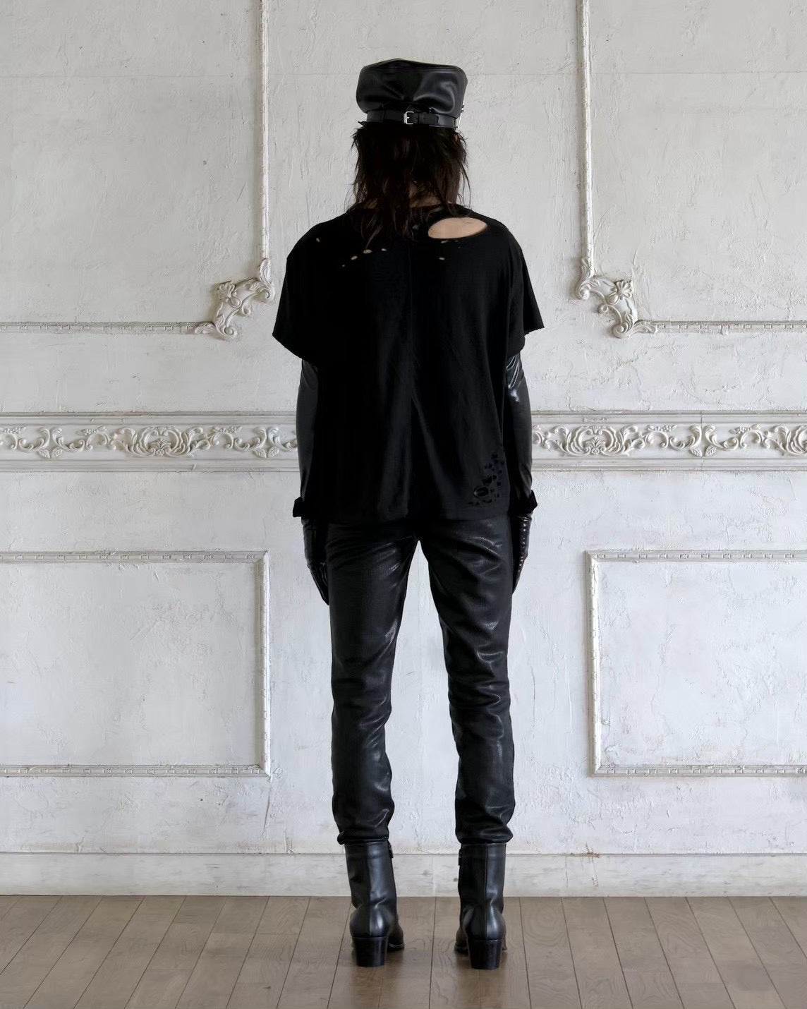 【YIKAI LABORATORY】LORRAINE CROSS SYMBOL LEATHER CAP