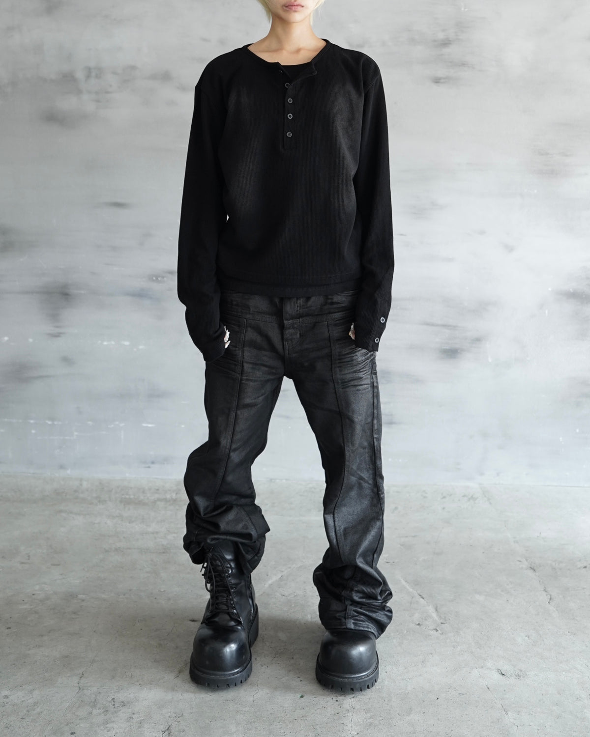 【CHIKASHITSU PLUS HIGH】Linear coating denim flare pants