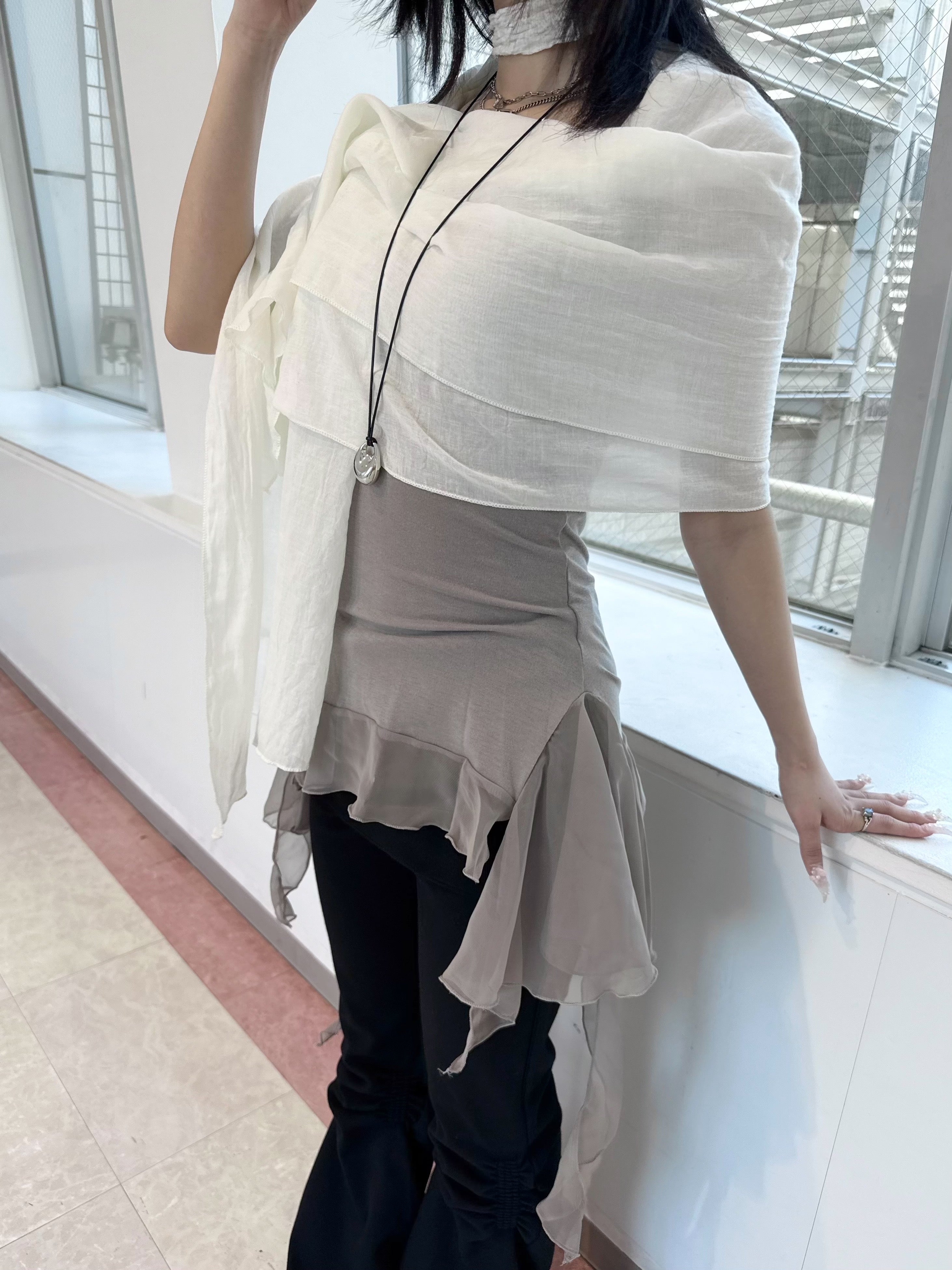 受注制【nmtc+】asymmetry wave strap camisole (2color)