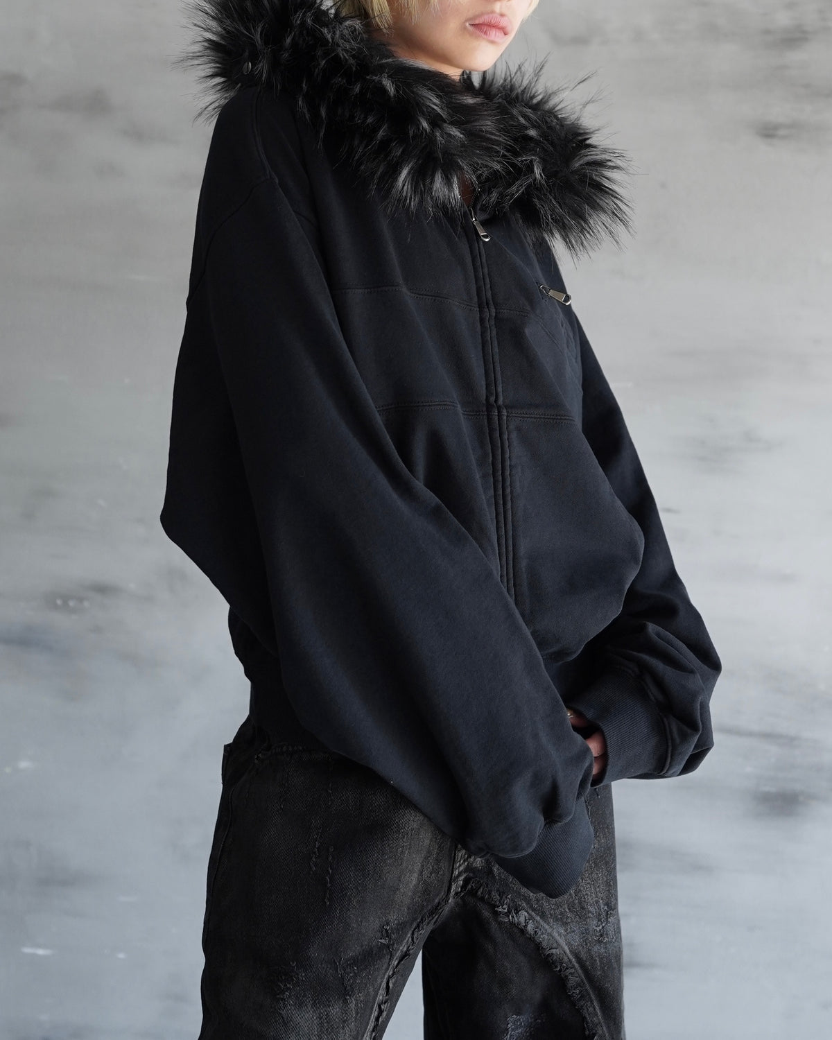 【CHIKASHITSU PLUS HIGH】Volume fur cropped zip hoodie