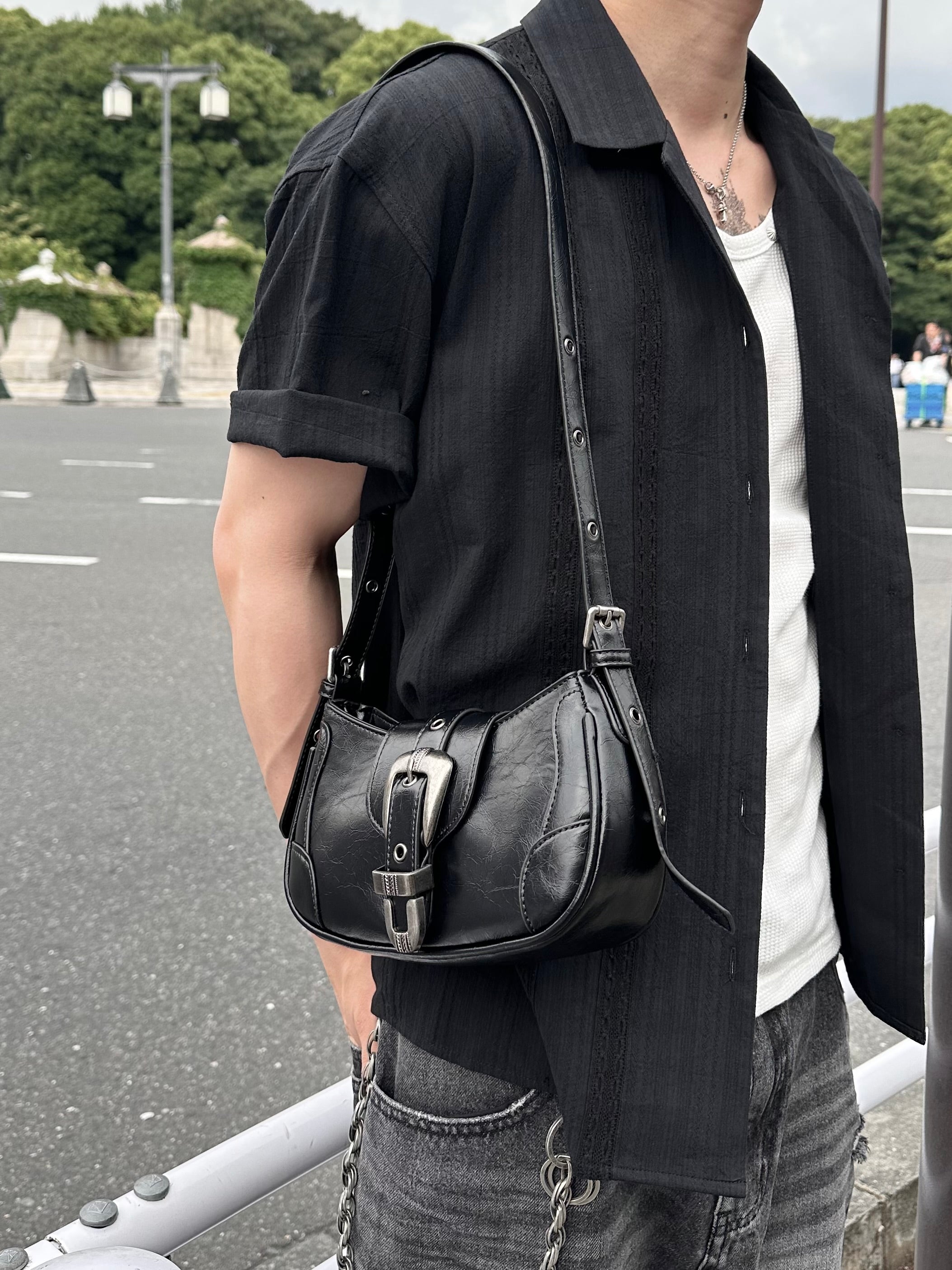 大阪店WEB限定【Chikashitsu +】belt buckle shoulder bag (2color)