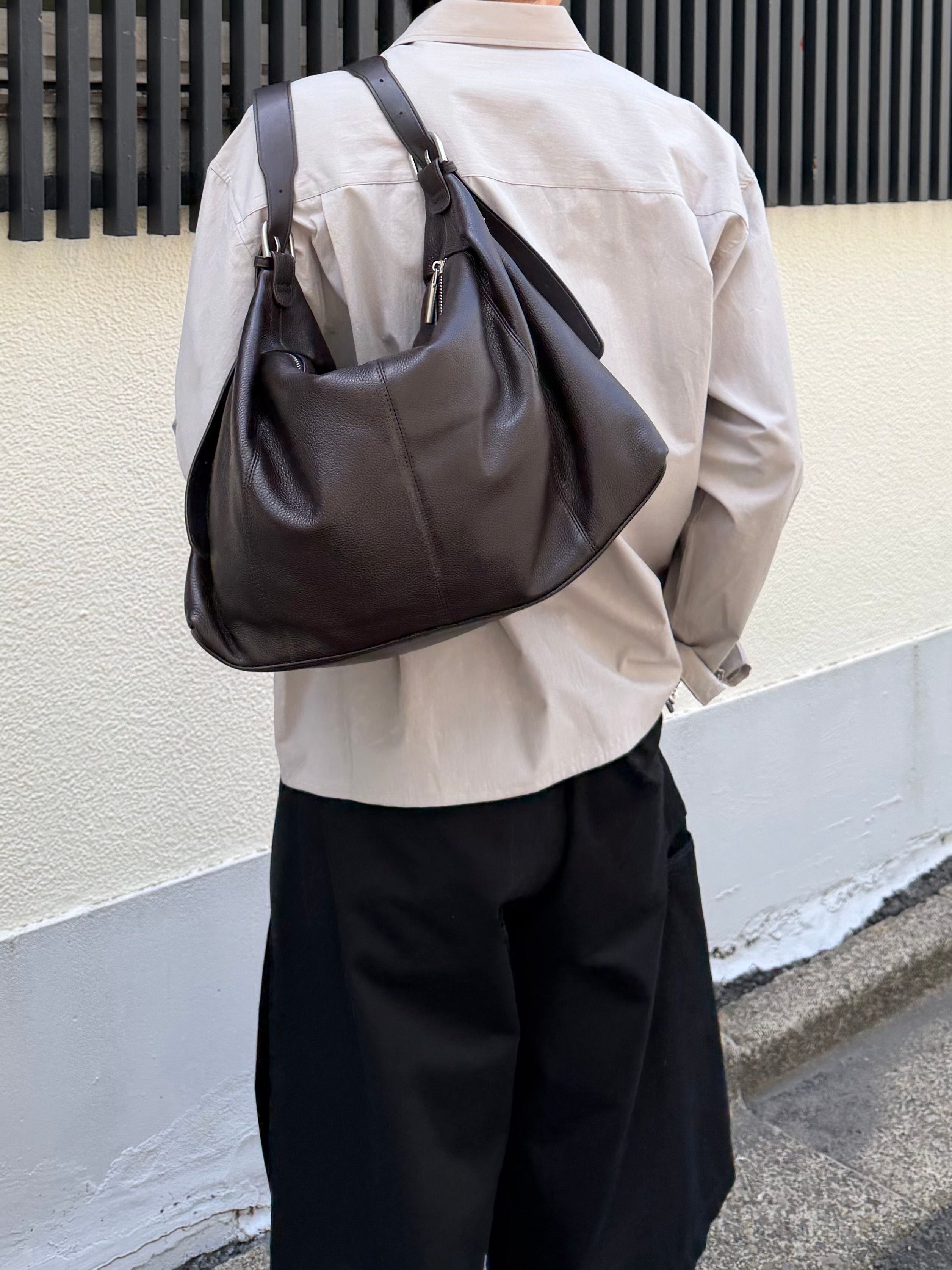 東京店WEB限定受注制【Chikashitsu +】cow leather cross bag (2color)