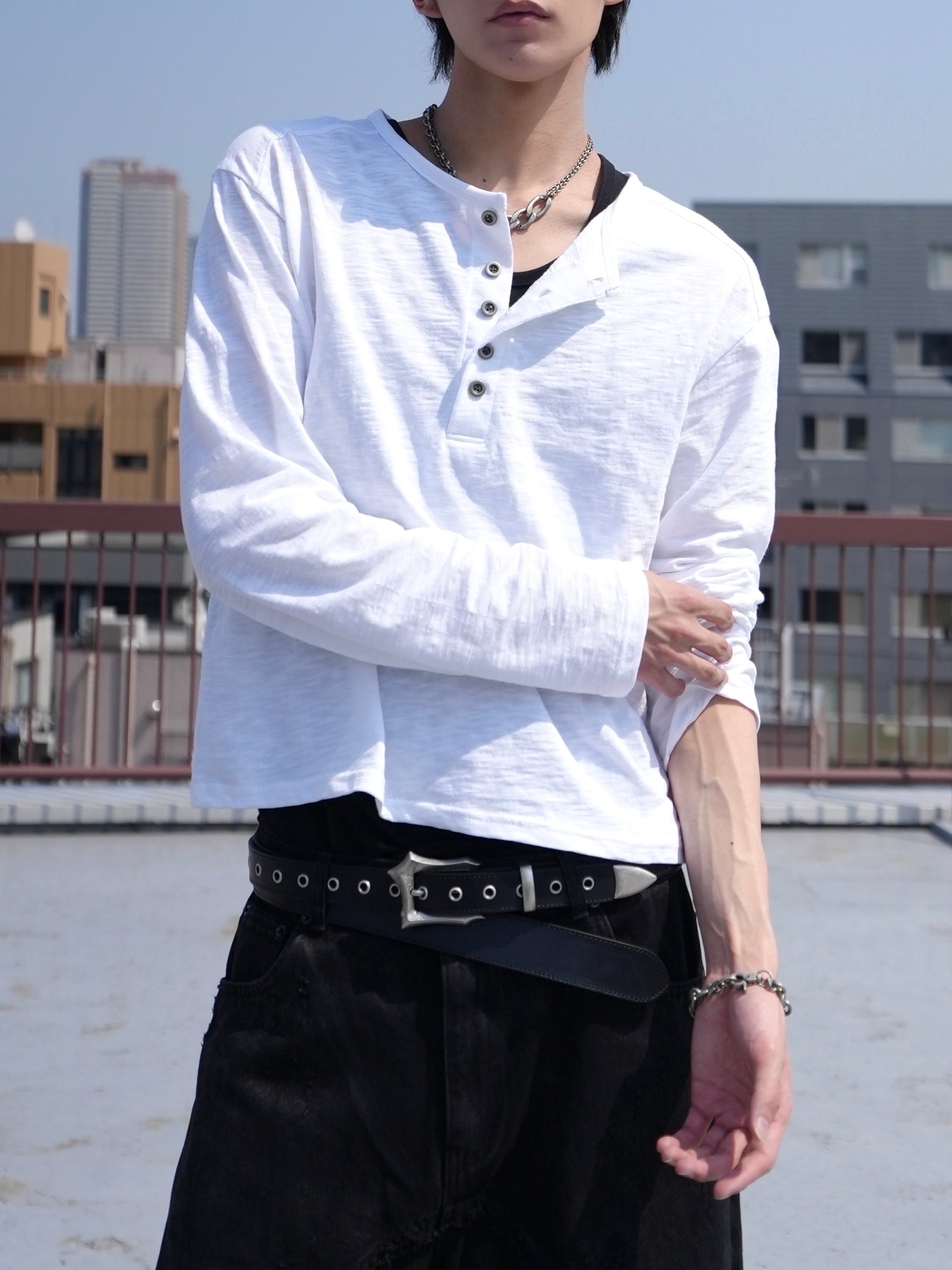 CHIKASHITSU PLUS HIGH】Steel button henley neck tee (3color
