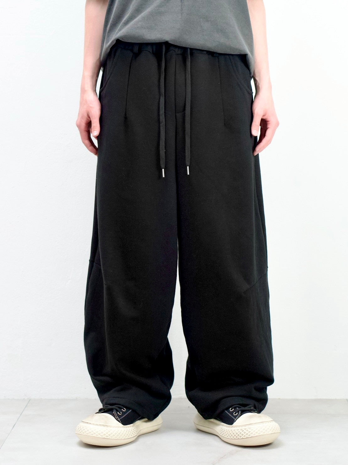 【Chikashitsu +】curved balloon sweat pants (2color)