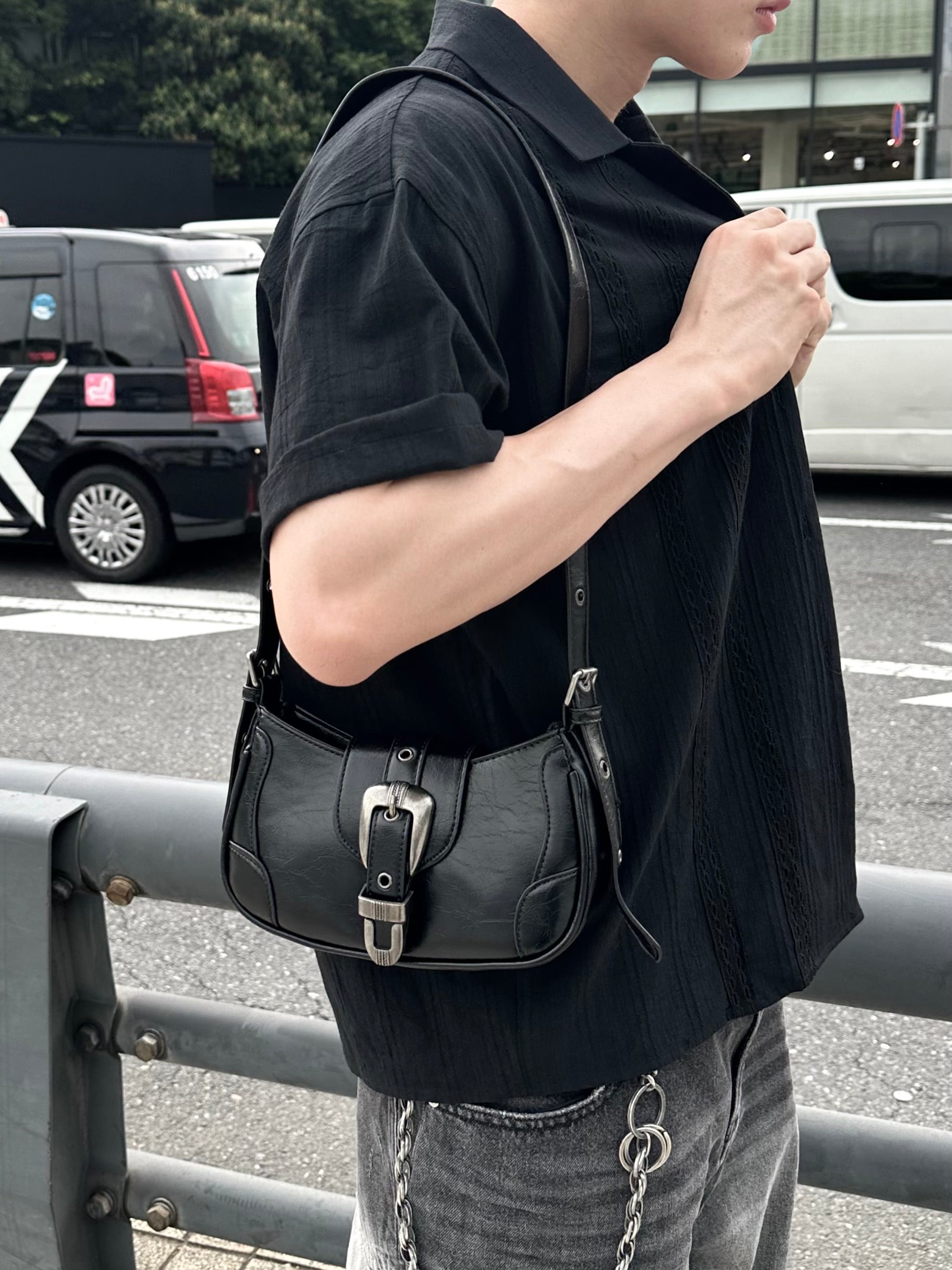 大阪店WEB限定【Chikashitsu +】belt buckle shoulder bag (2color)