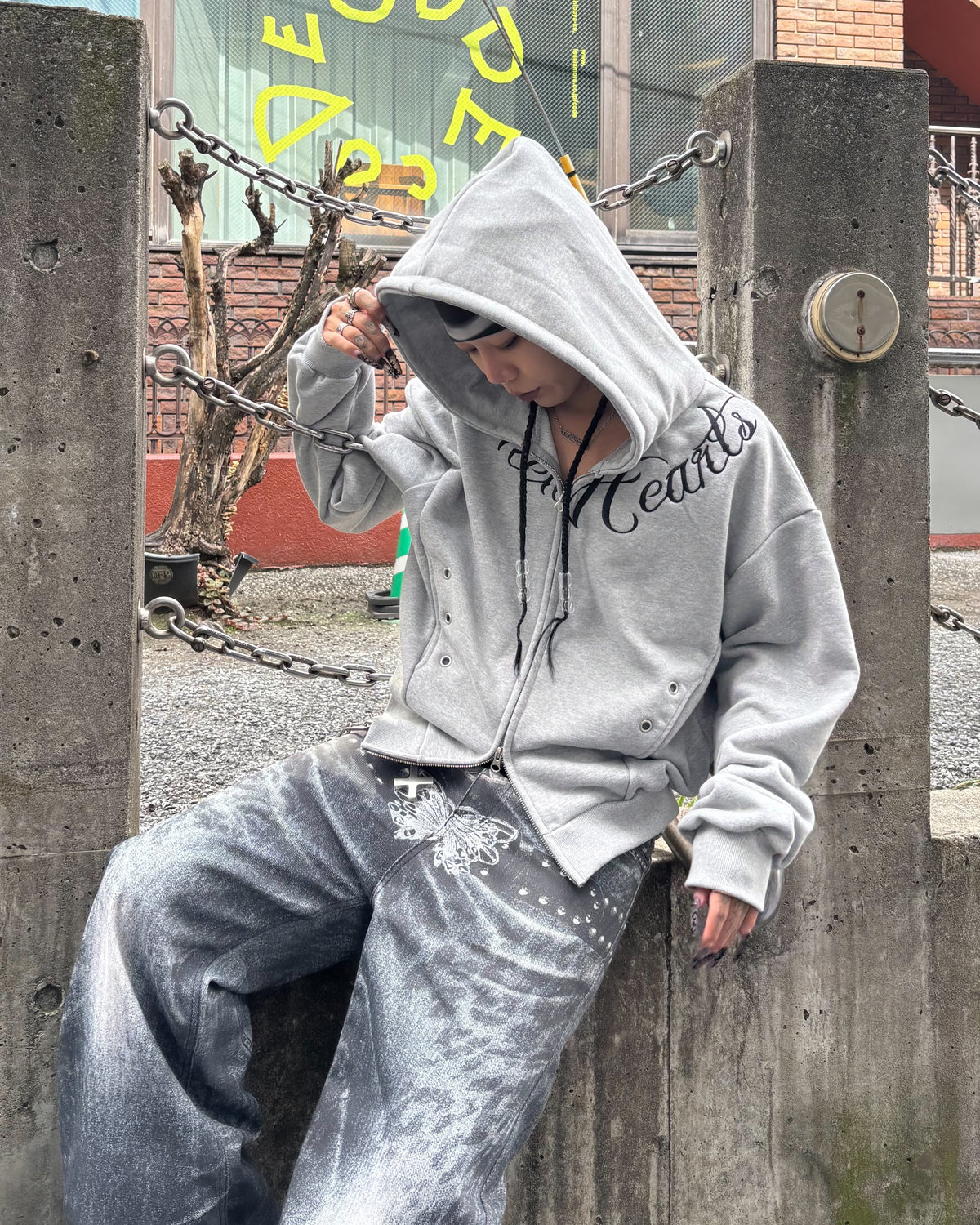 受注制【Never mind the XU】SCRIPT EYELET ZIP HOODIE (3color)