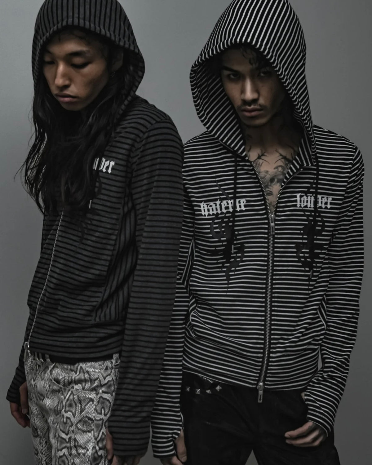 【TYPE SHADE】TYPE GRAPHIC BOARDER HOODIE
