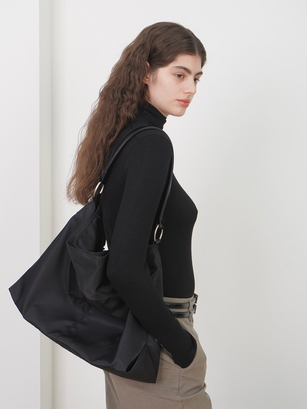 【HAH ARCHIVE】Contour Shoulder Bag (ナイロン)