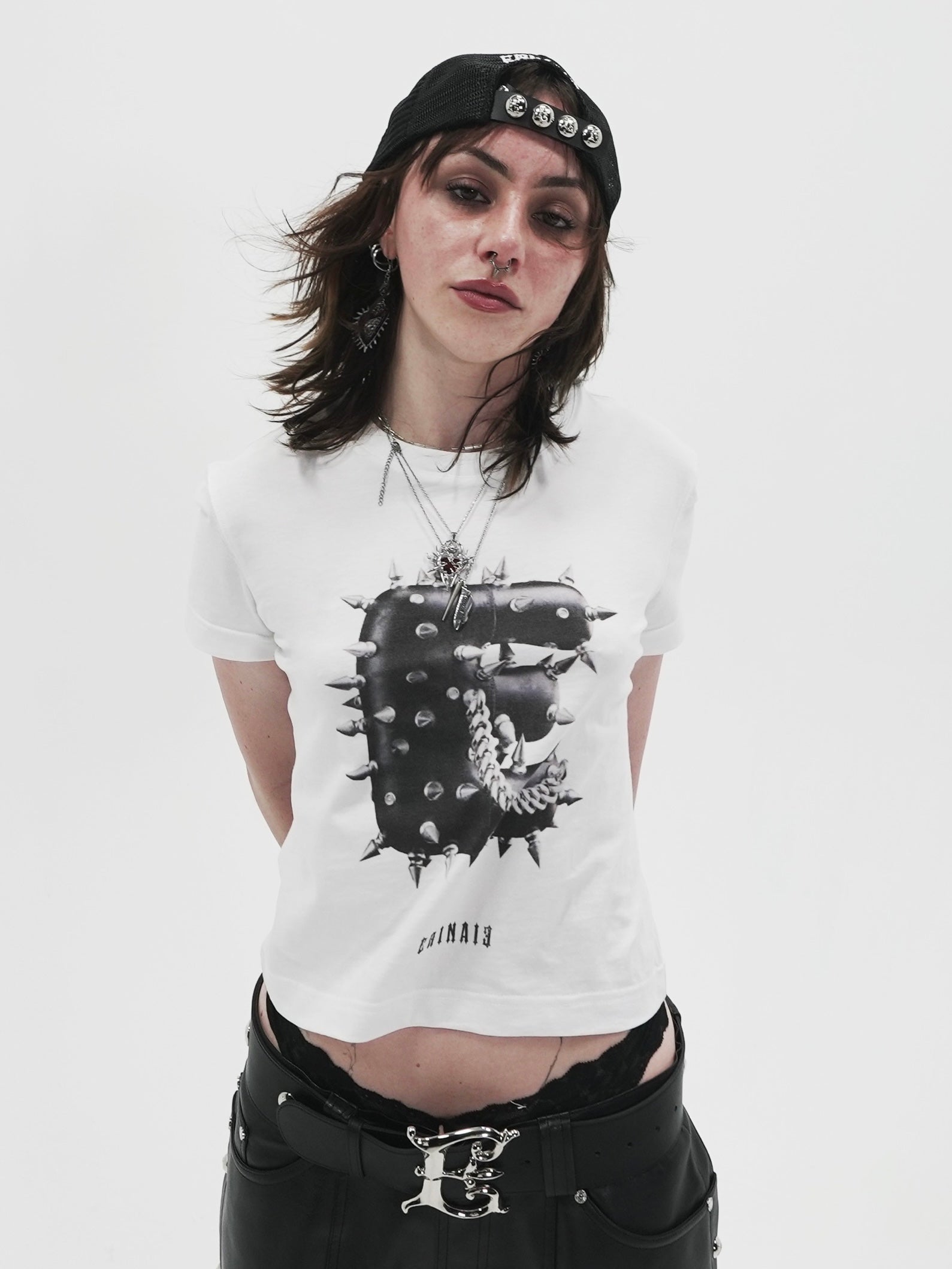 【E RIN AI E】STUD BOLD E CROP SHORT SLEEVE T