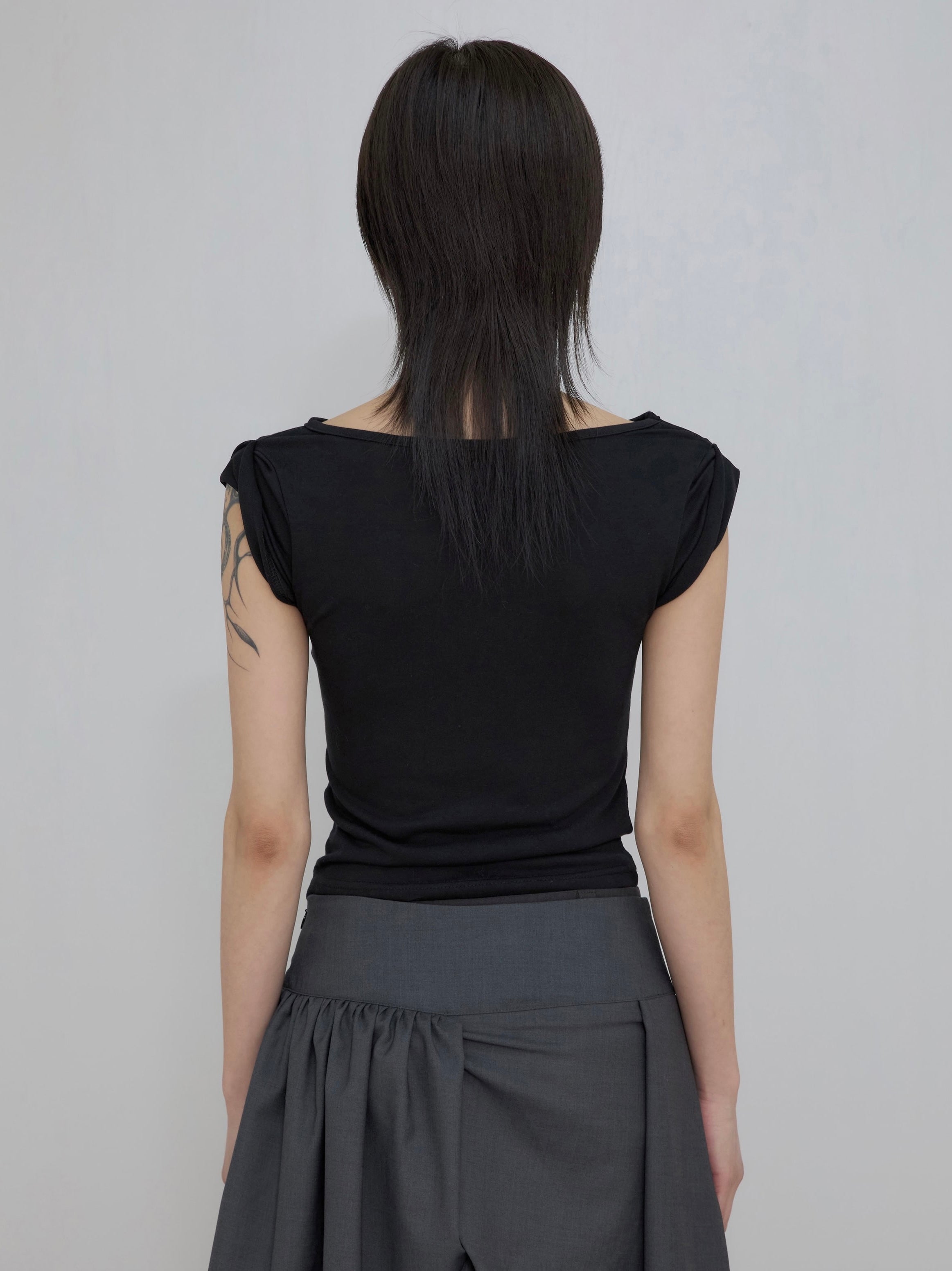 6/22 21:00発売【FLAREUP】Asymmetrical Draped Roll-Up T-Shirt