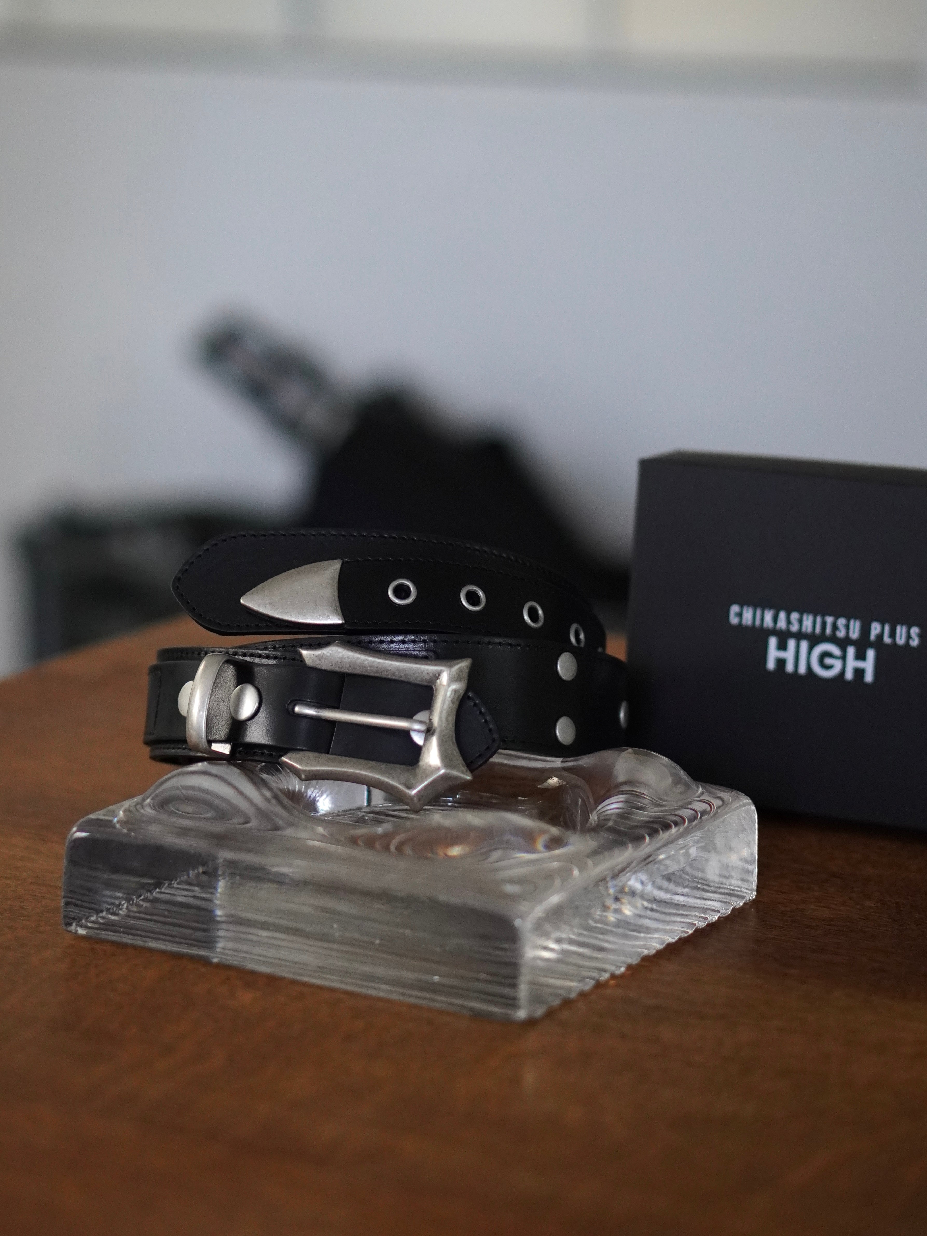 【CHIKASHITSU PLUS HIGH】Layered leather eyelet belt