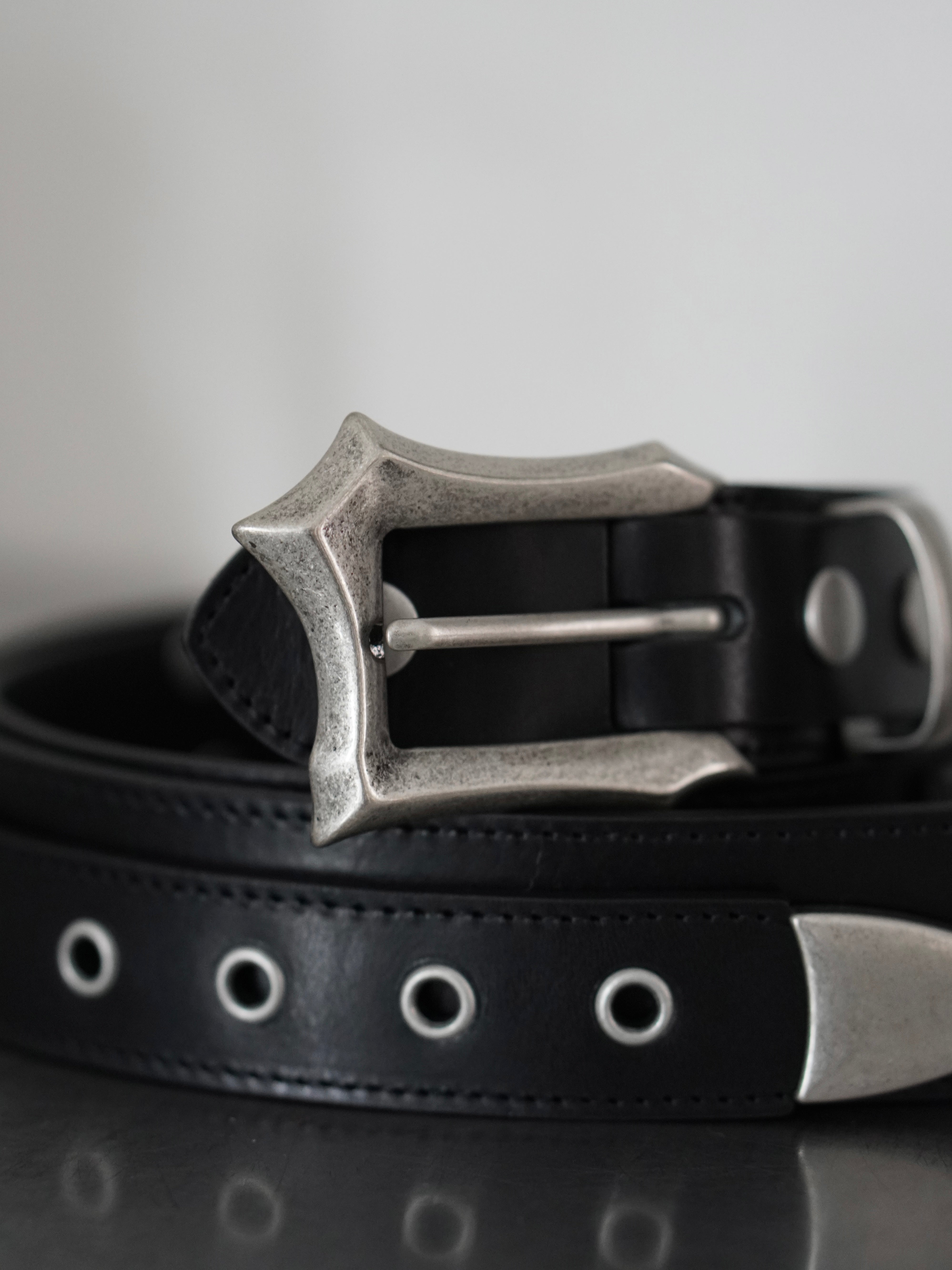【CHIKASHITSU PLUS HIGH】Layered leather eyelet belt