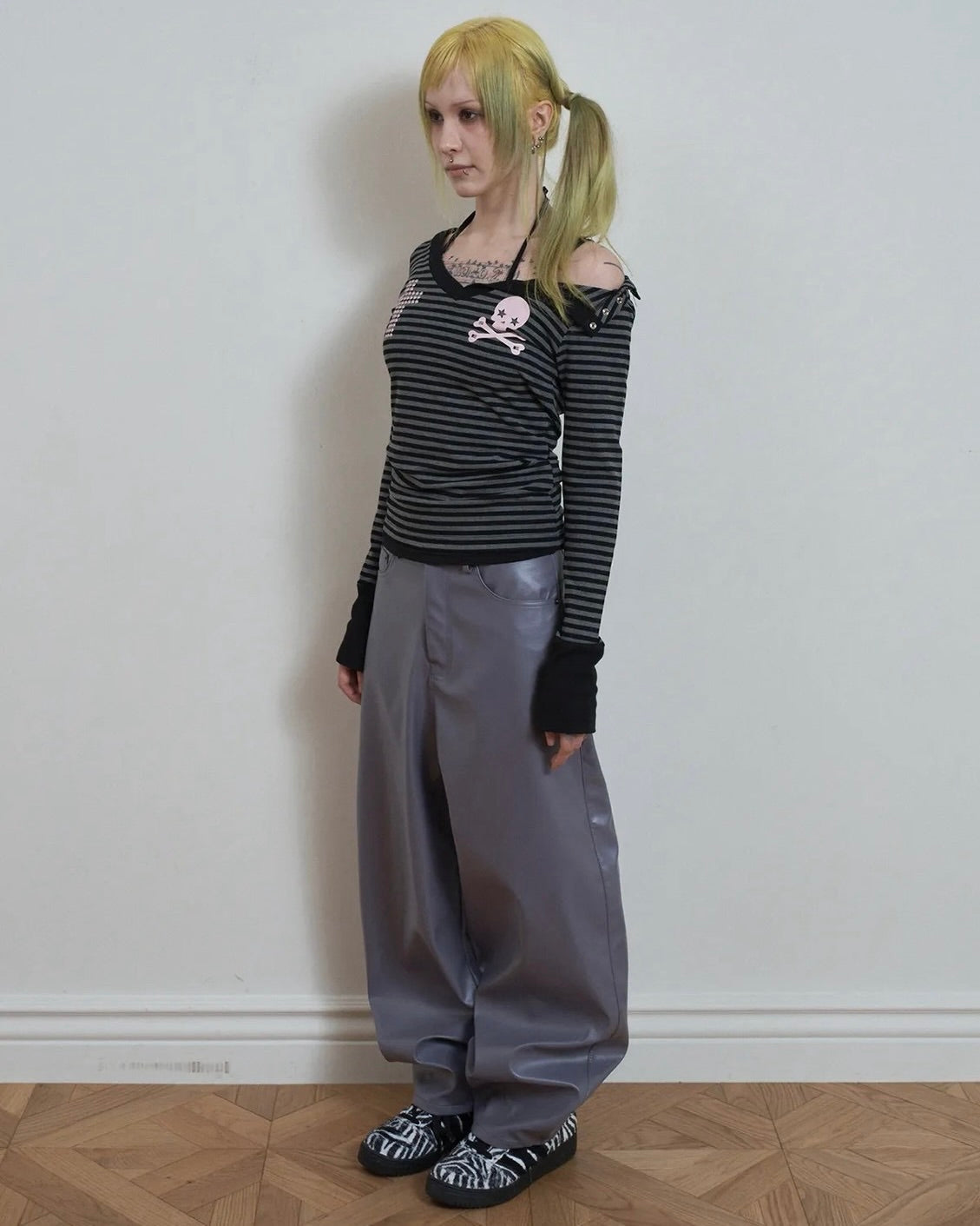 【SETUP-EXE】SKULL LOGO STRIPE V-NECK TOP