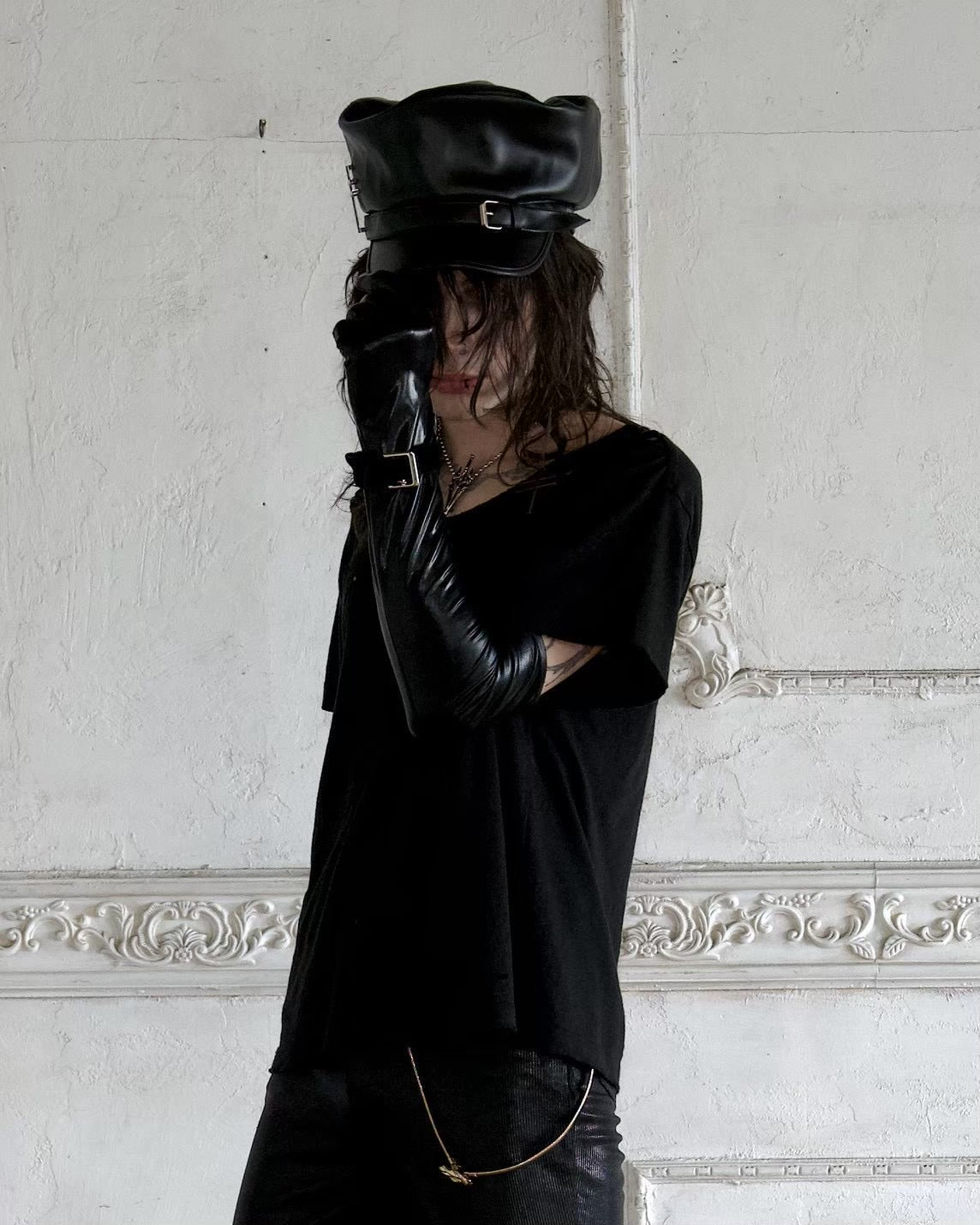 【YIKAI LABORATORY】LORRAINE CROSS SYMBOL LEATHER CAP
