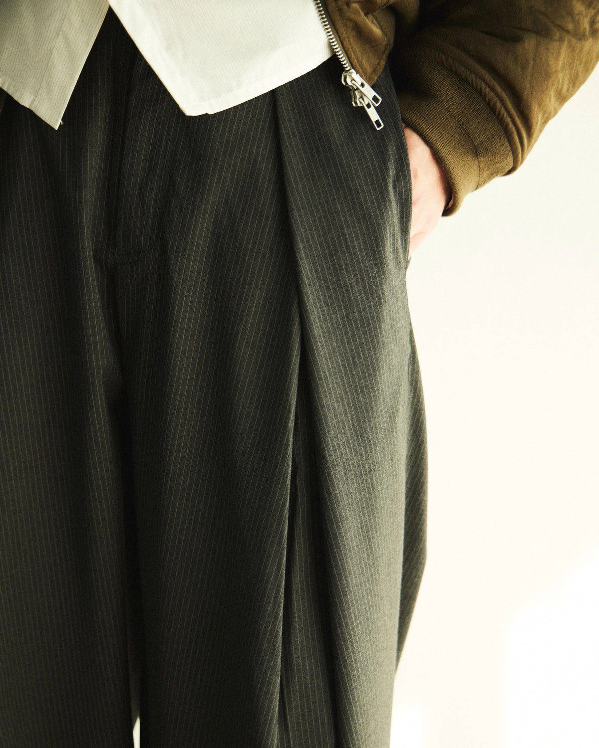 【CS】stripe cross tuck drape slacks