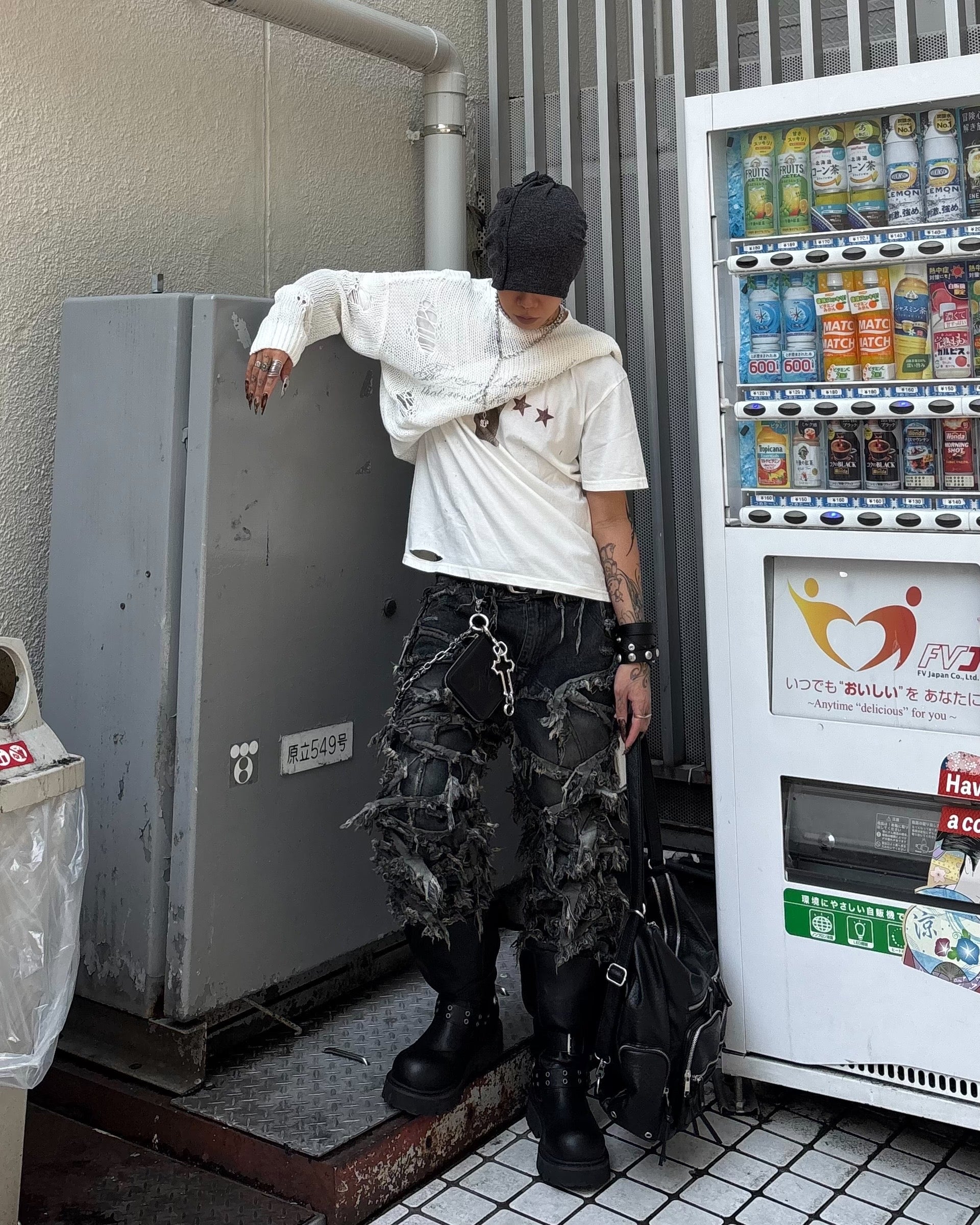 国際配送【Never mind the XU】damage 7 T-shirt