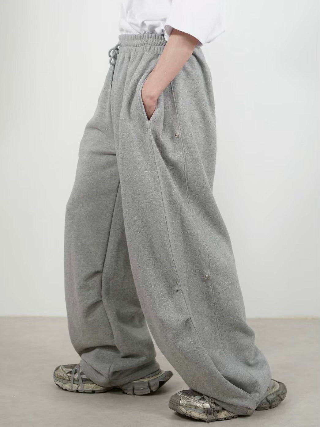 受注制【Chikashitsu +】side snap button sweat pants (2color)