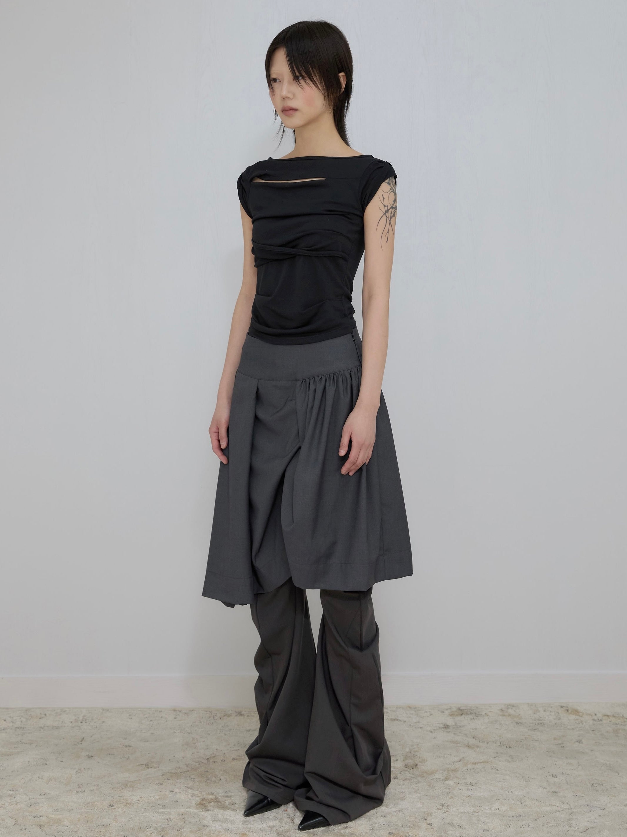 6/22 21:00発売【FLAREUP】Asymmetrical Draped Roll-Up T-Shirt