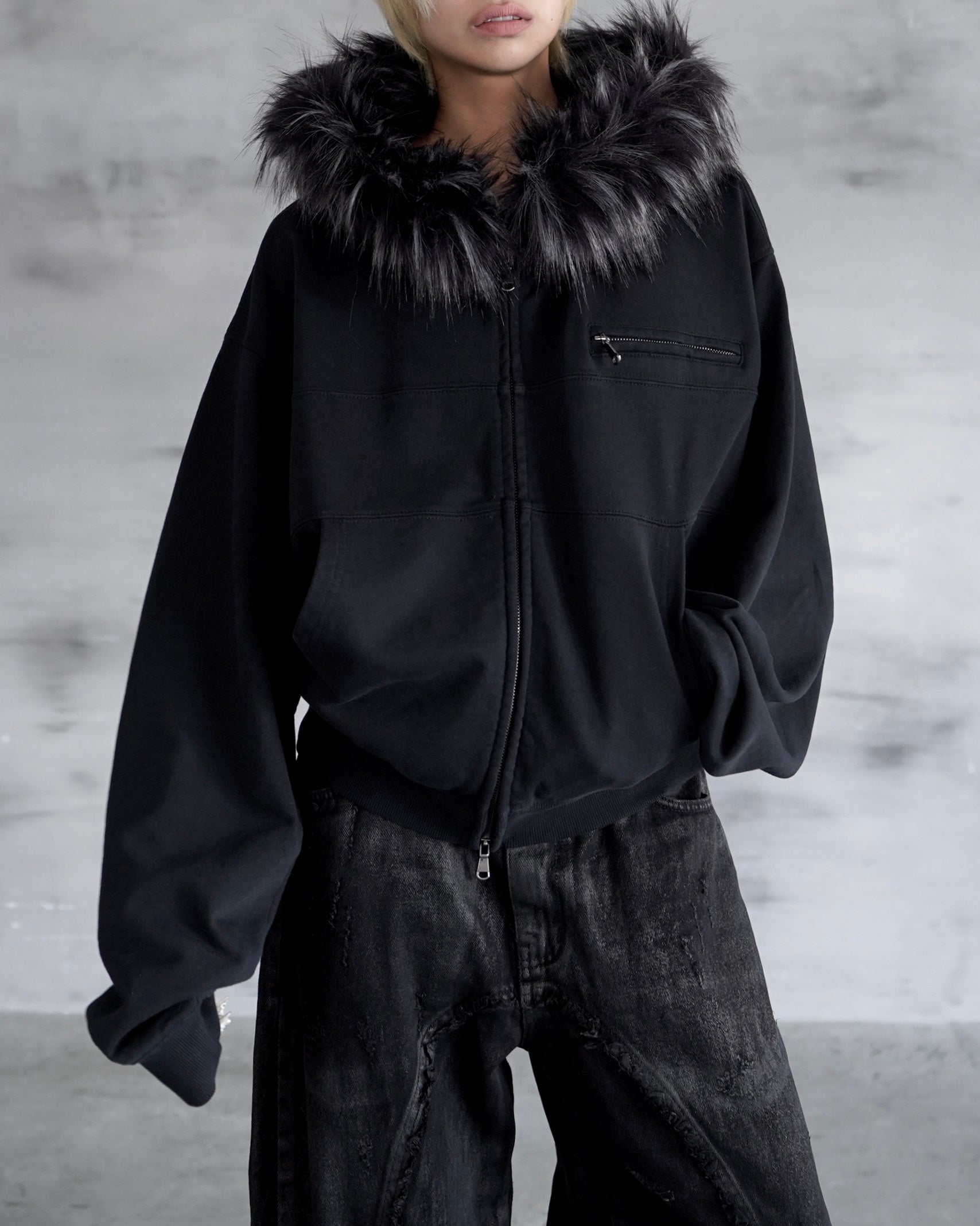 【CHIKASHITSU PLUS HIGH】Volume fur cropped zip hoodie