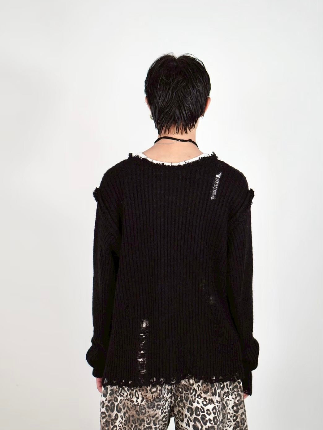 【Chikashitsu +】damage reverse v neck knit (3color)