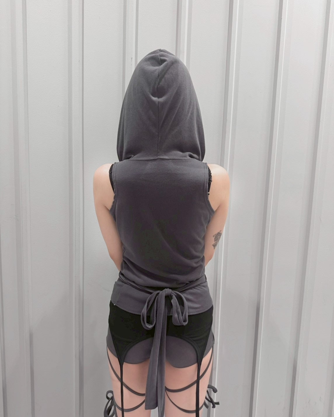 受注制【nmtc+】Hooded Wrap Sleeveless Top (2color)