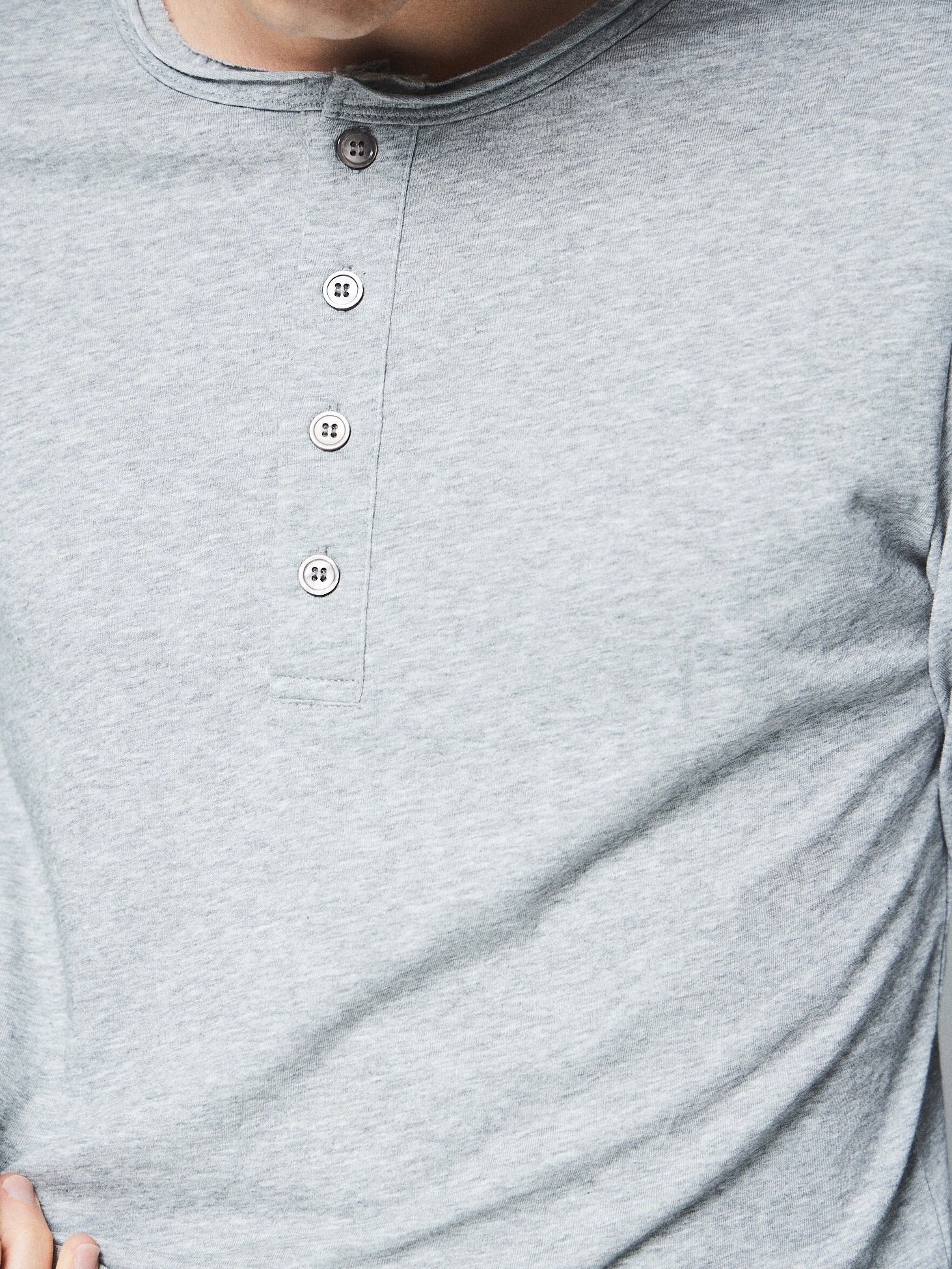 7/10 20:00 発売【CS】cut off henley neck tee