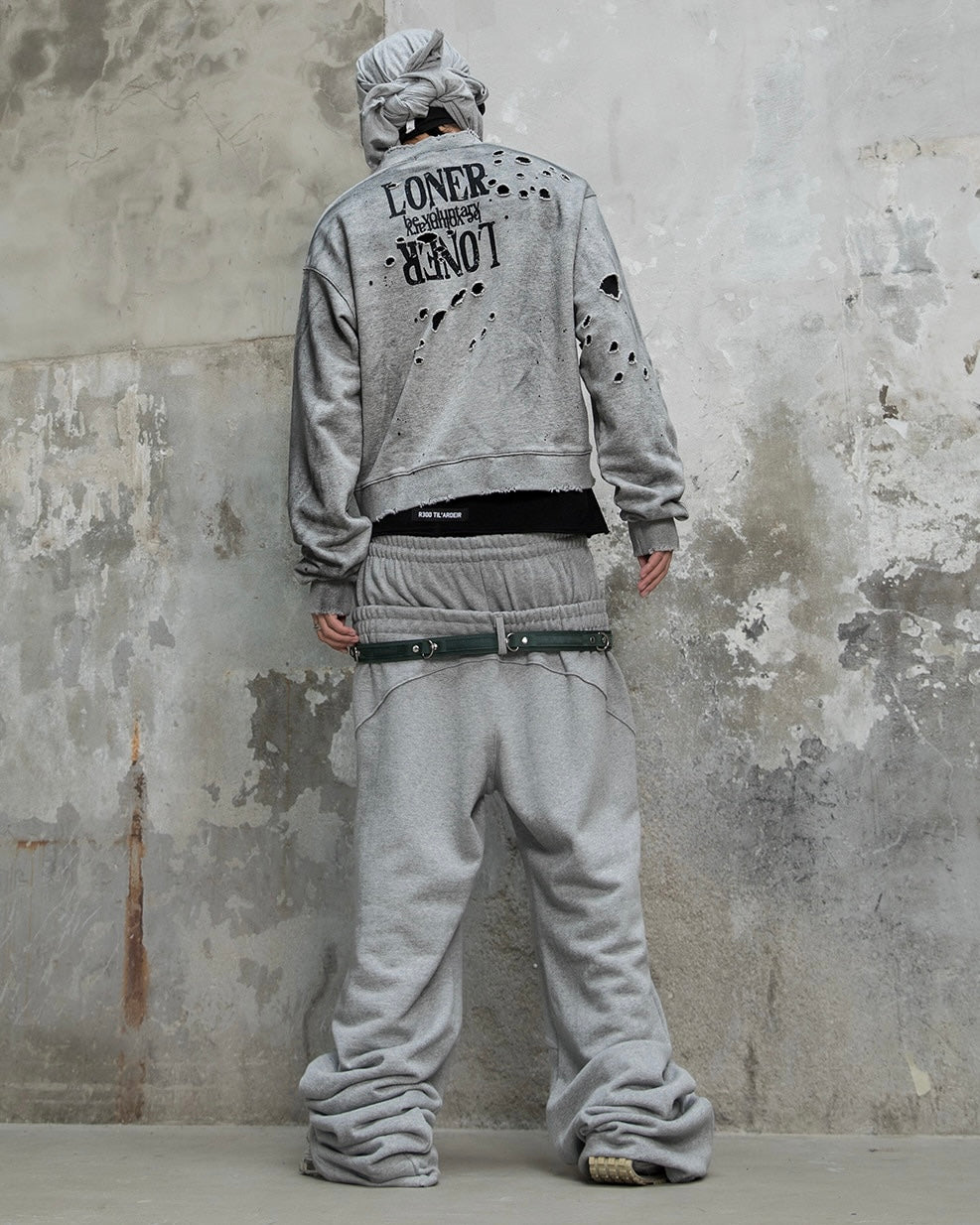 【roaringrad】Cross Damage Sweat Shirt