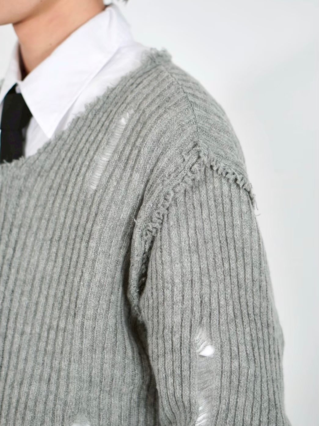 【Chikashitsu +】damage reverse v neck knit (3color)